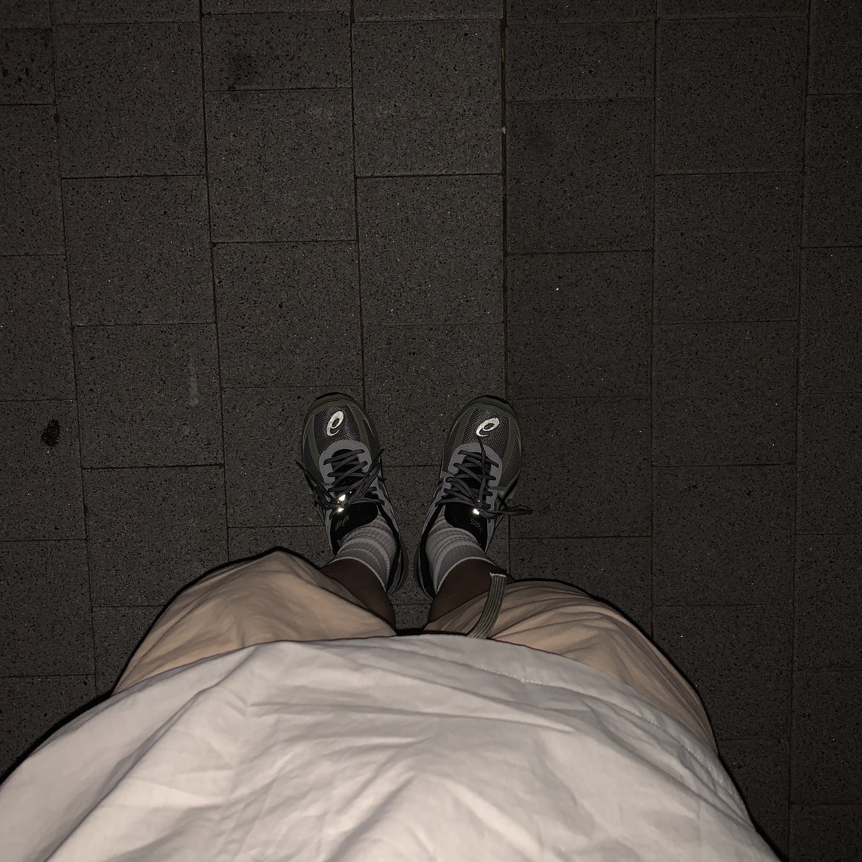 Asics Jog 100 S Sheet Rock - 2E Wide 착용 스타일