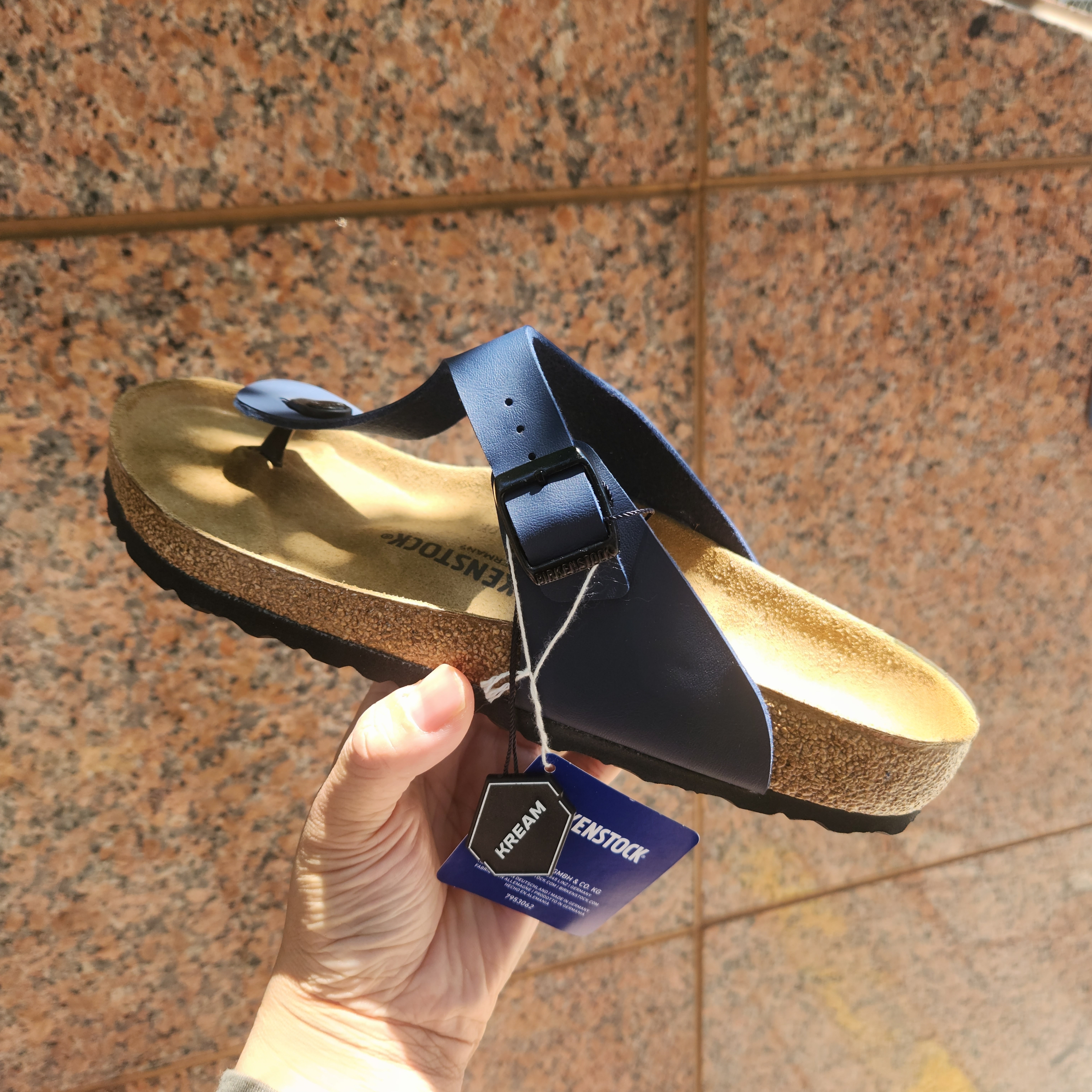 Birkenstock Gizeh Navy - Regular 착용 스타일