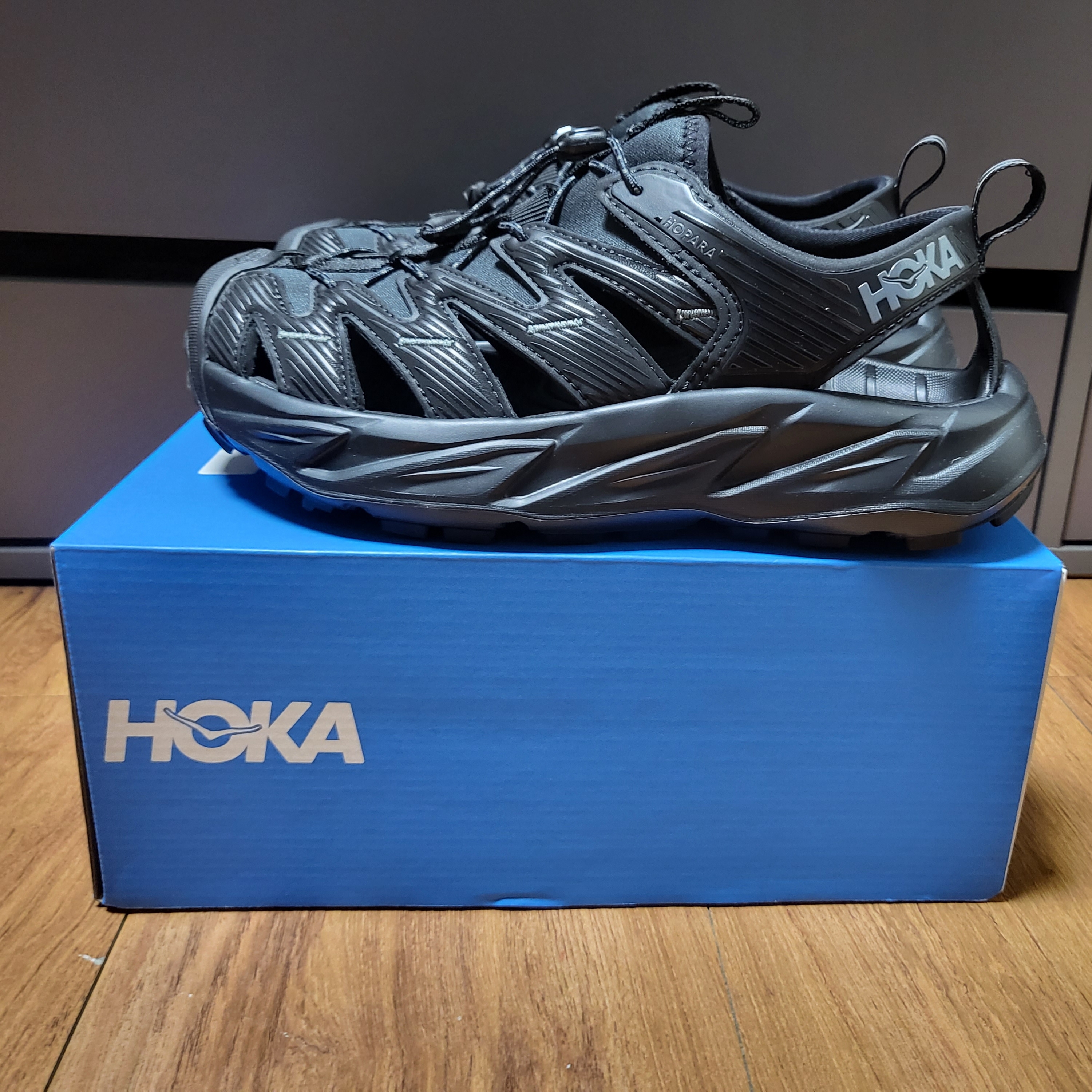 Hoka Hopara Black 착용 스타일