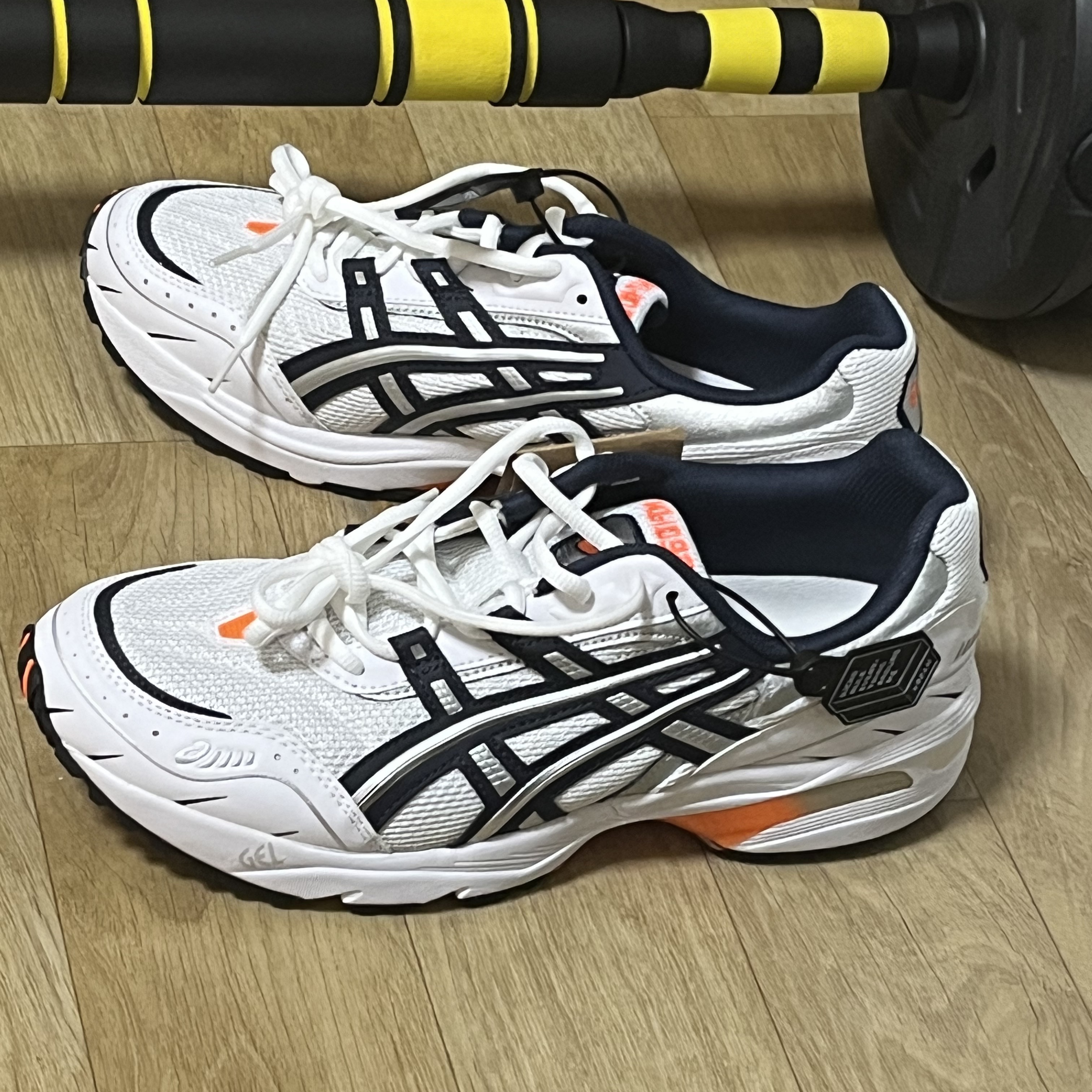 Asics Gel-1090 White Midnight 착용 스타일 - 2