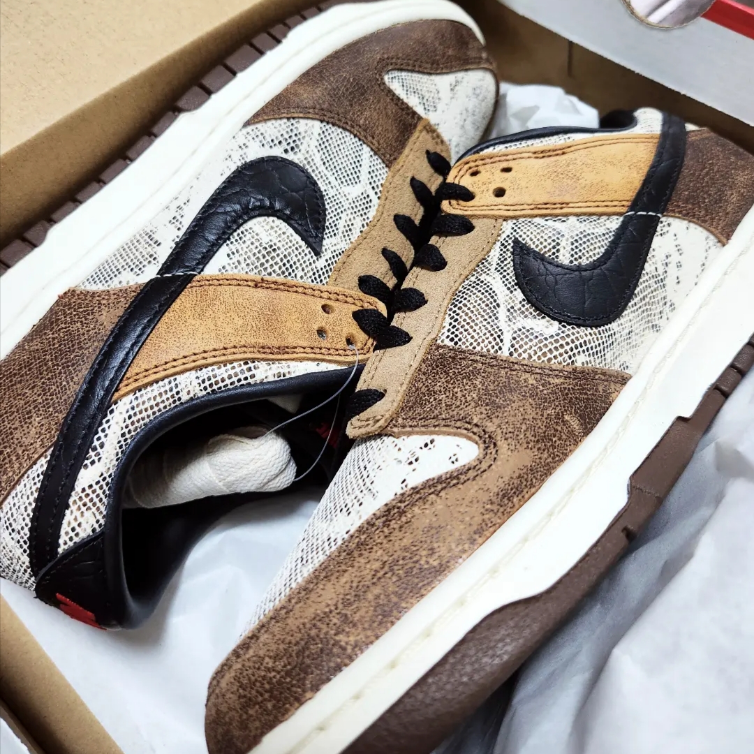 Nike Dunk Low PRM Head to Head 착용 스타일