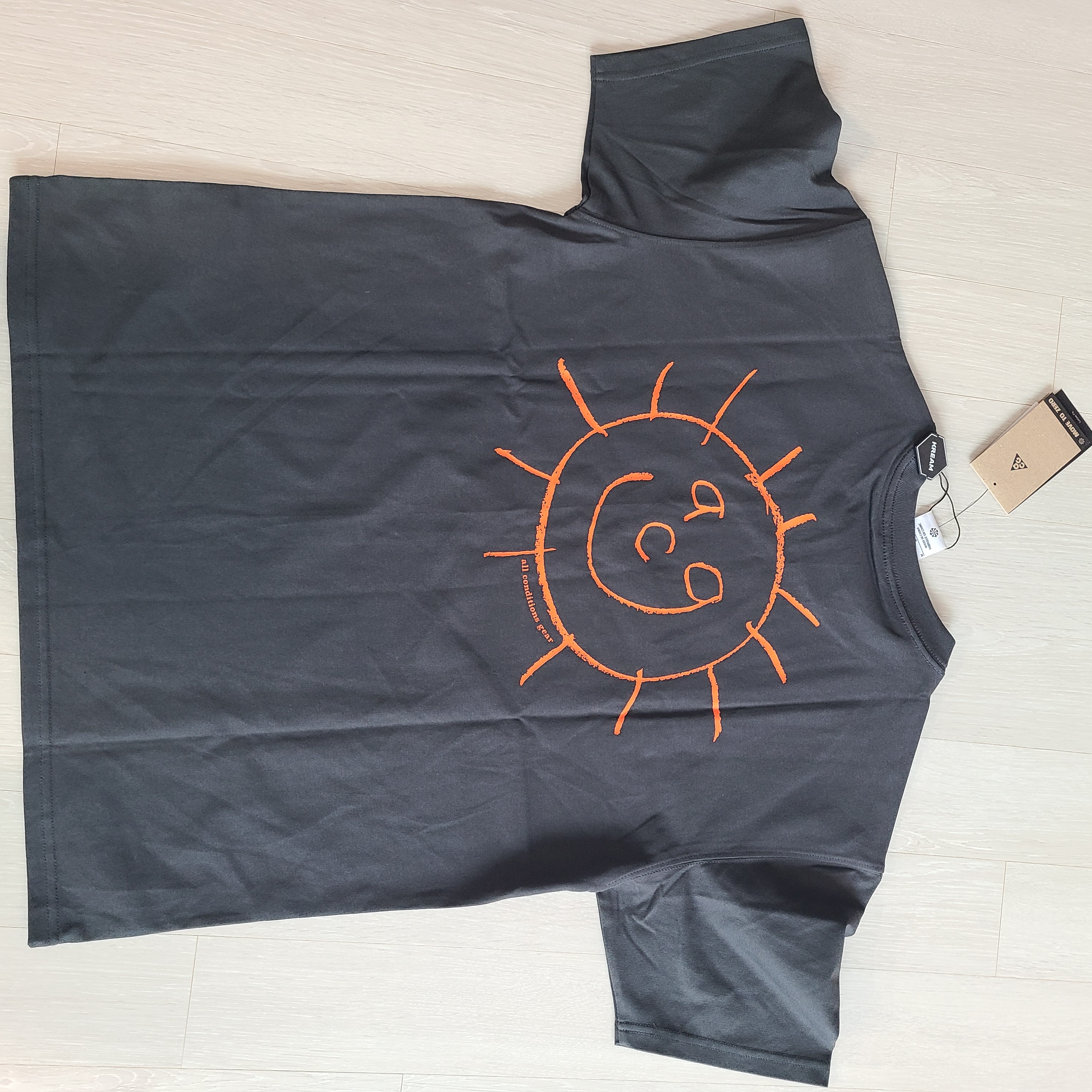 Nike ACG Sunshine T-Shirt Dark Smoke Grey - Asia 착용 스타일 - 2