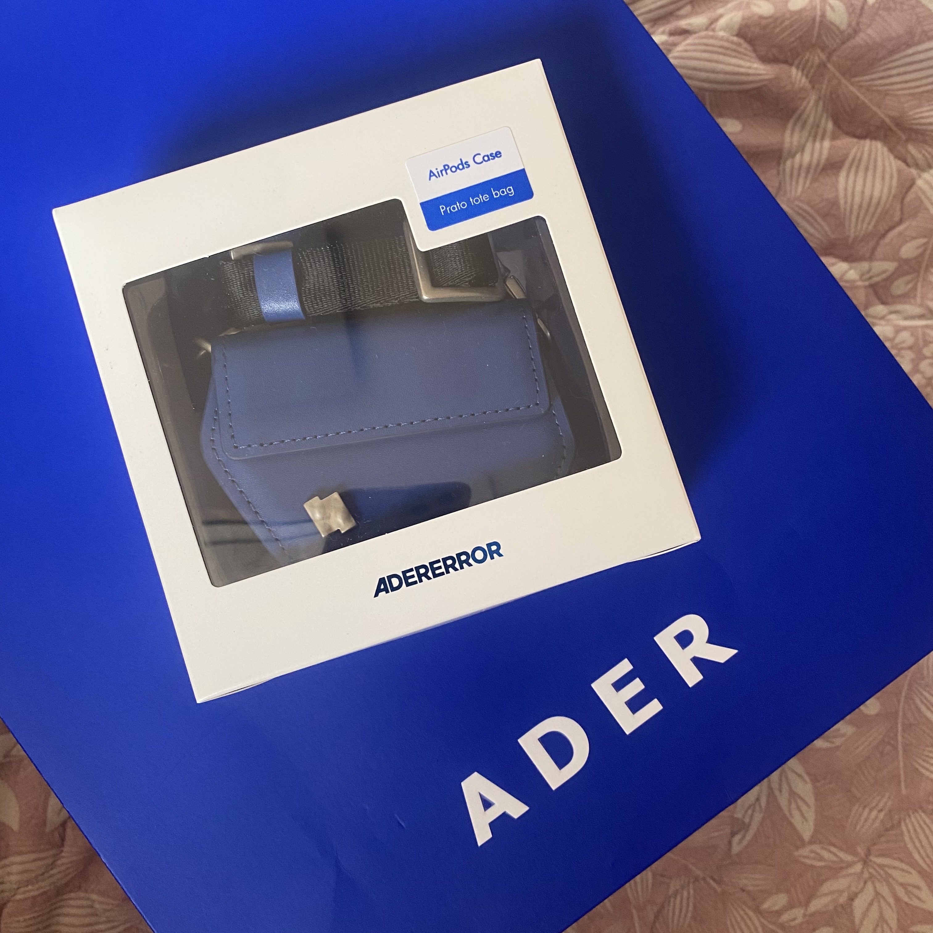 Ader Error Prato AirPods Pouch Z-Blue 착용 스타일