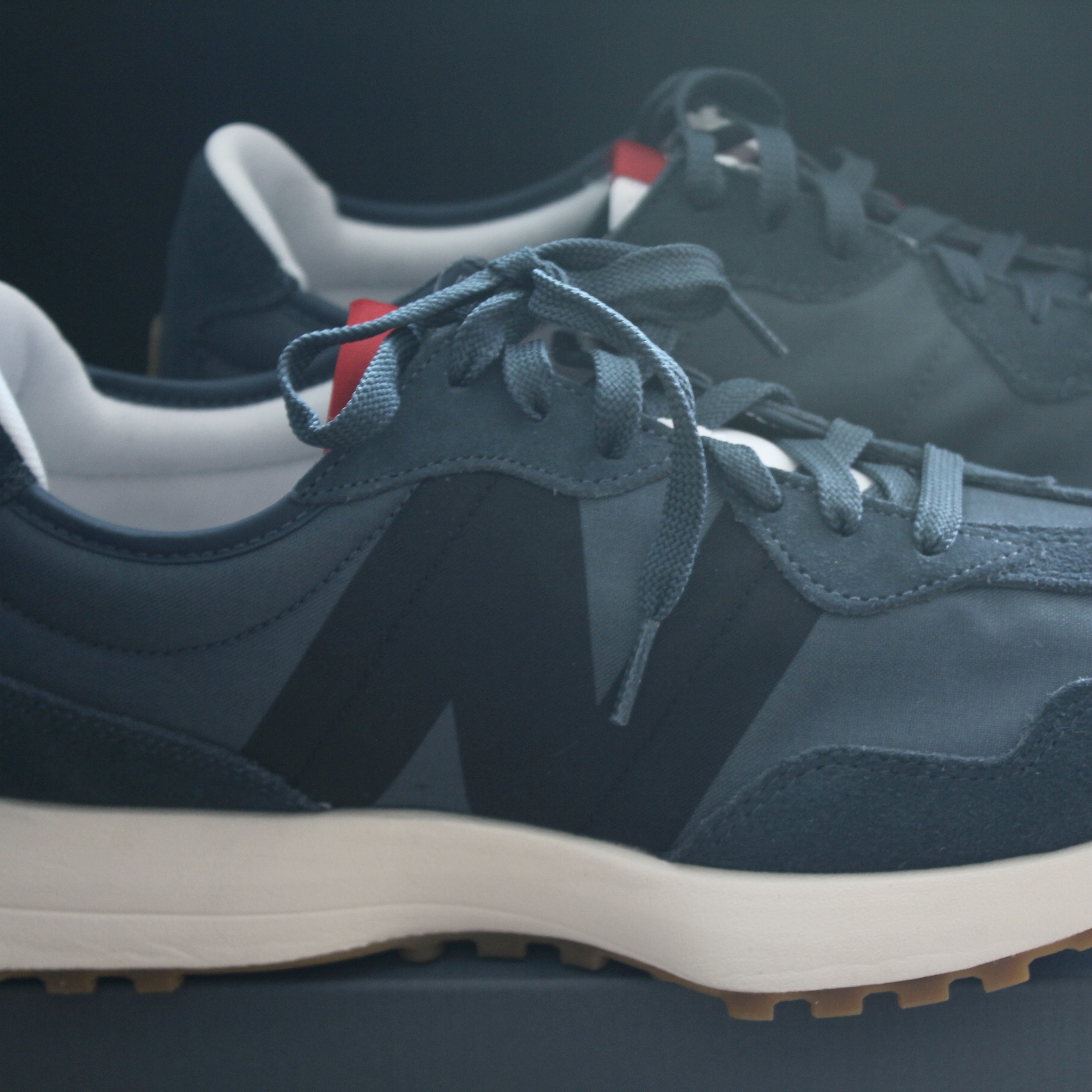New Balance 327 Princess Blue Black 착용 스타일 - 2