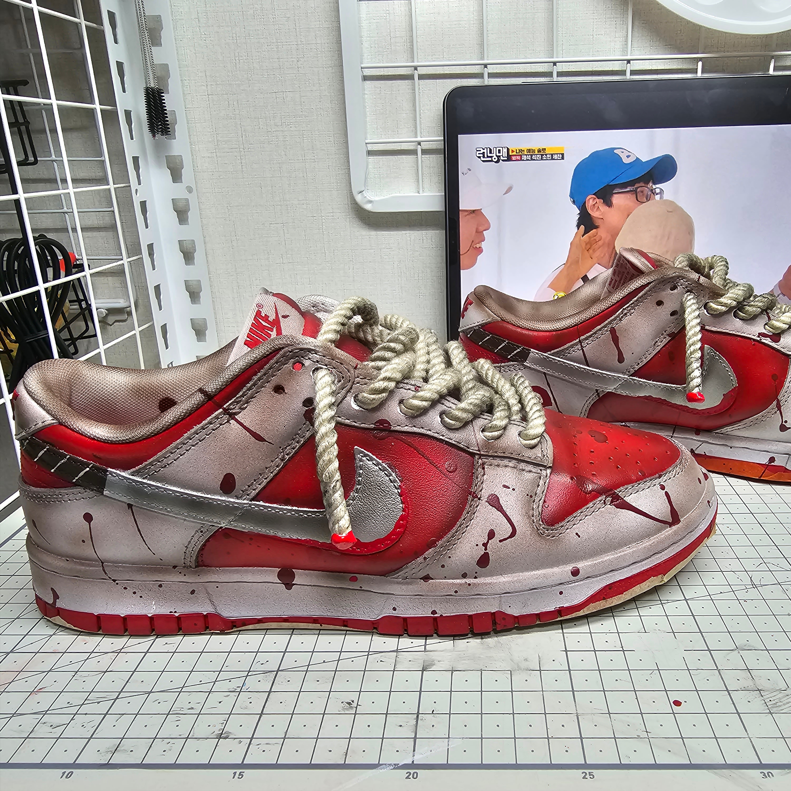 Nike Dunk Low Retro Championship Red 착용 스타일