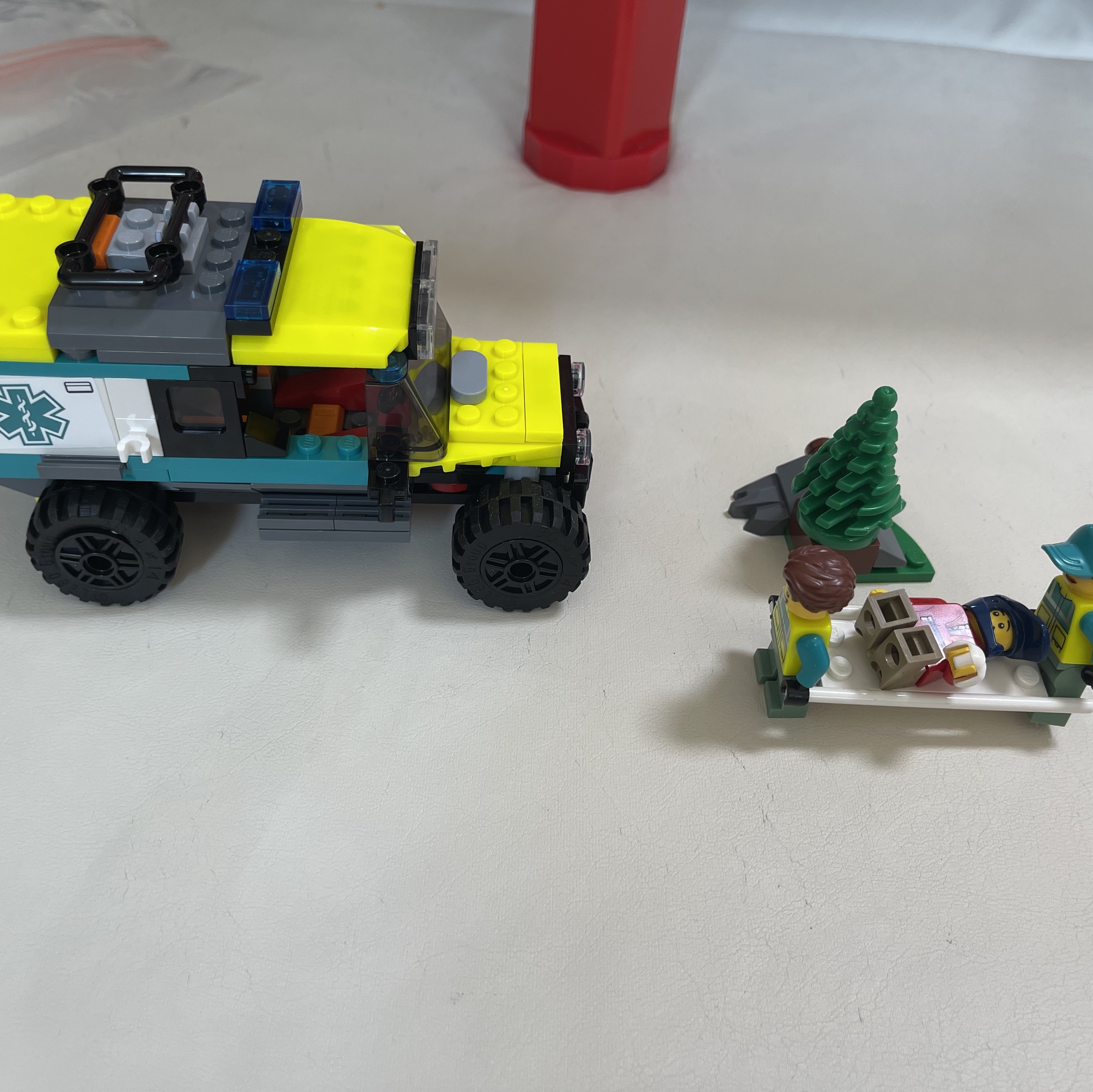 Lego 4x4 Off-Road Ambulance Rescue 착용 스타일