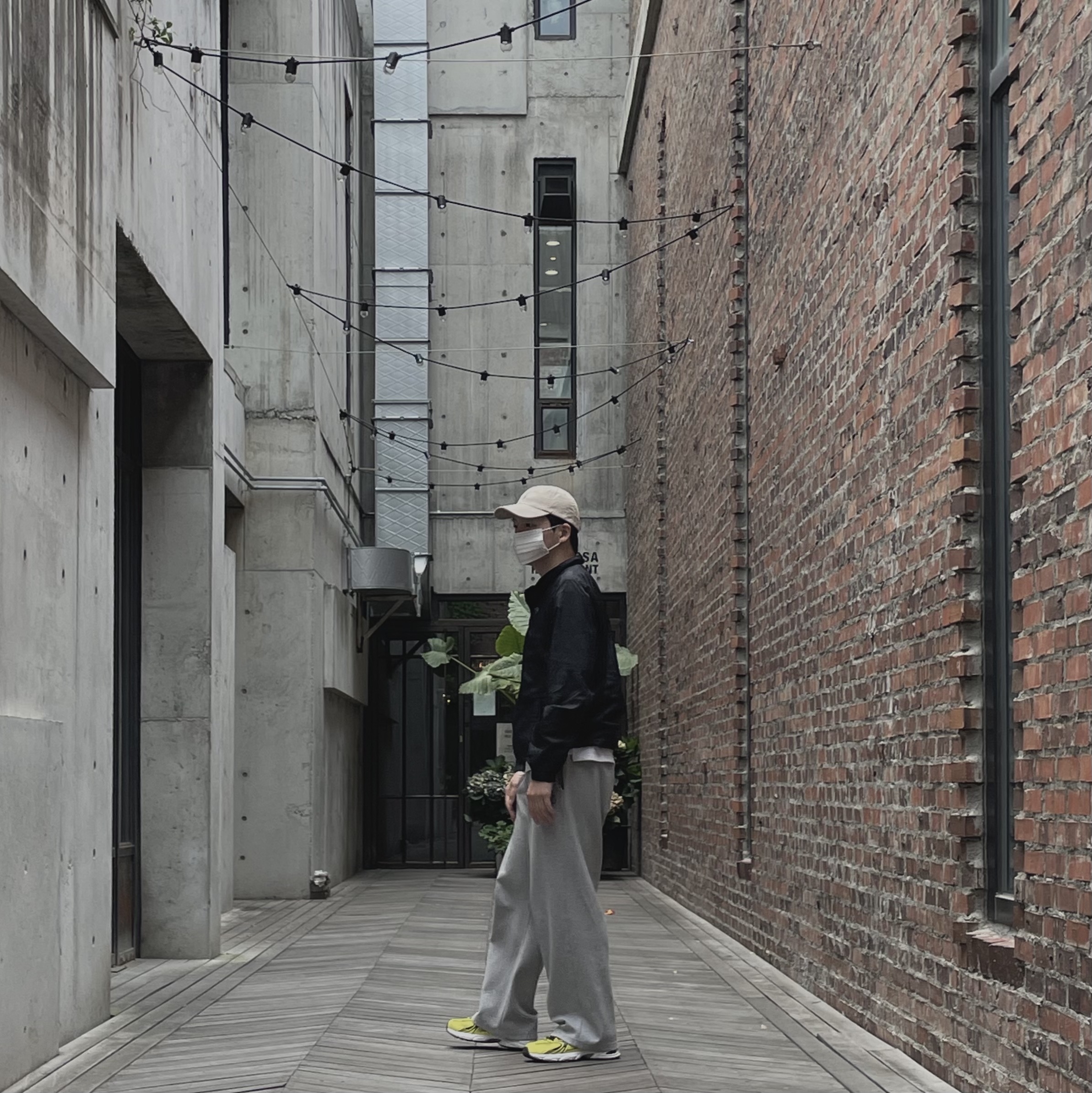 New Balance 530 Yellow 착용 스타일