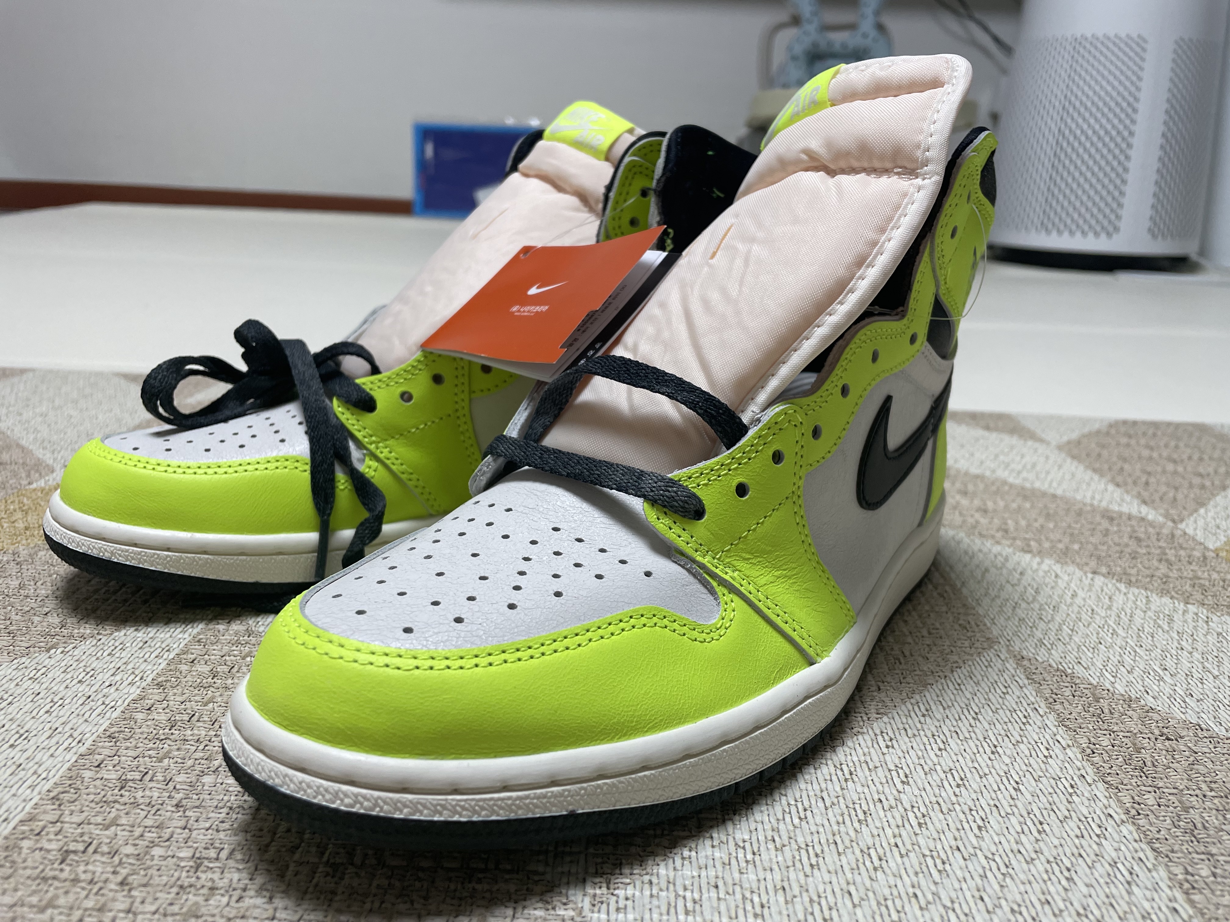 Jordan 1 Retro High OG Volt 착용 스타일 - 2