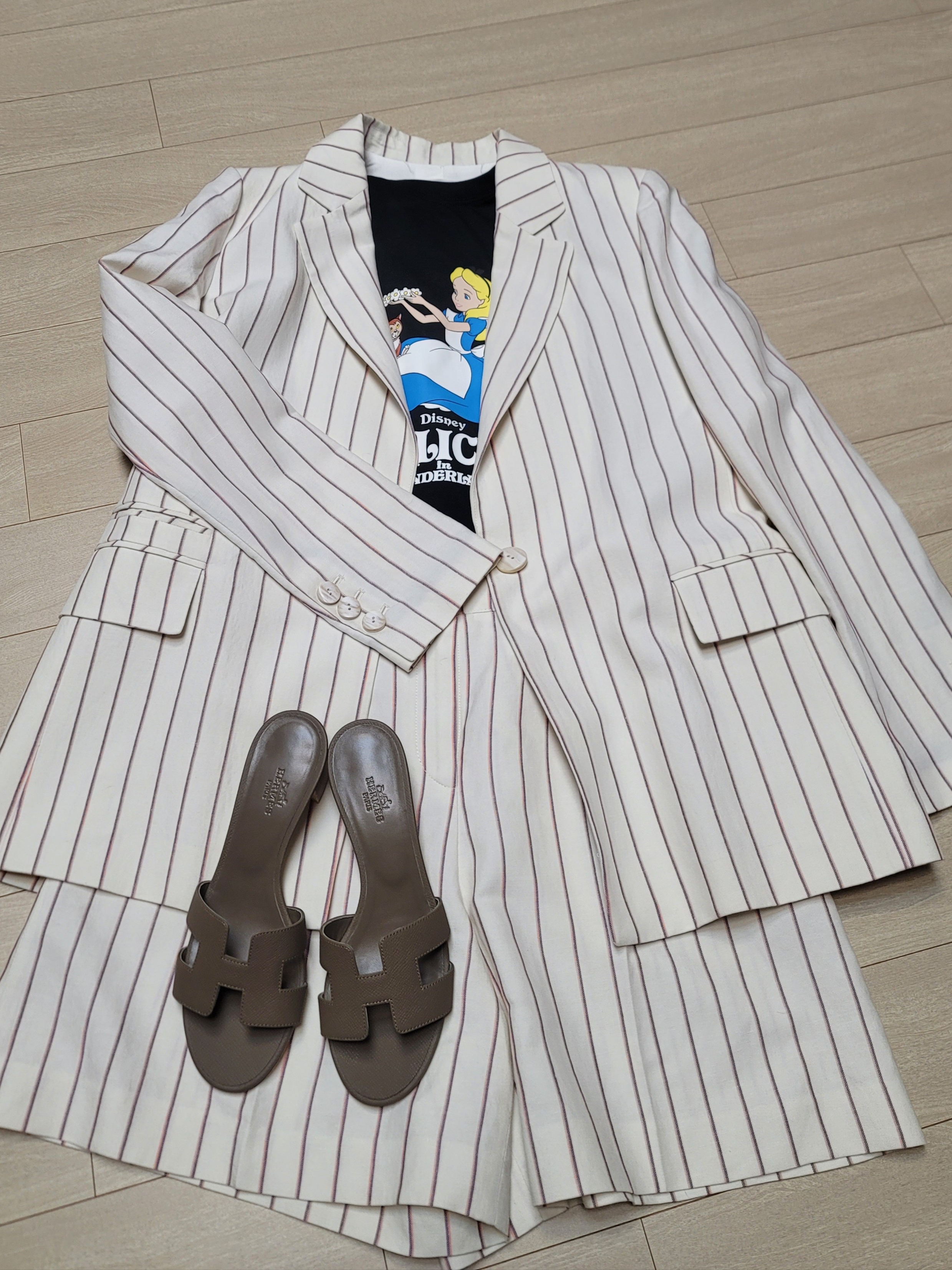 (W) Hermes Oasis Sandal Epsom & Etoupe 착용 스타일 - 2