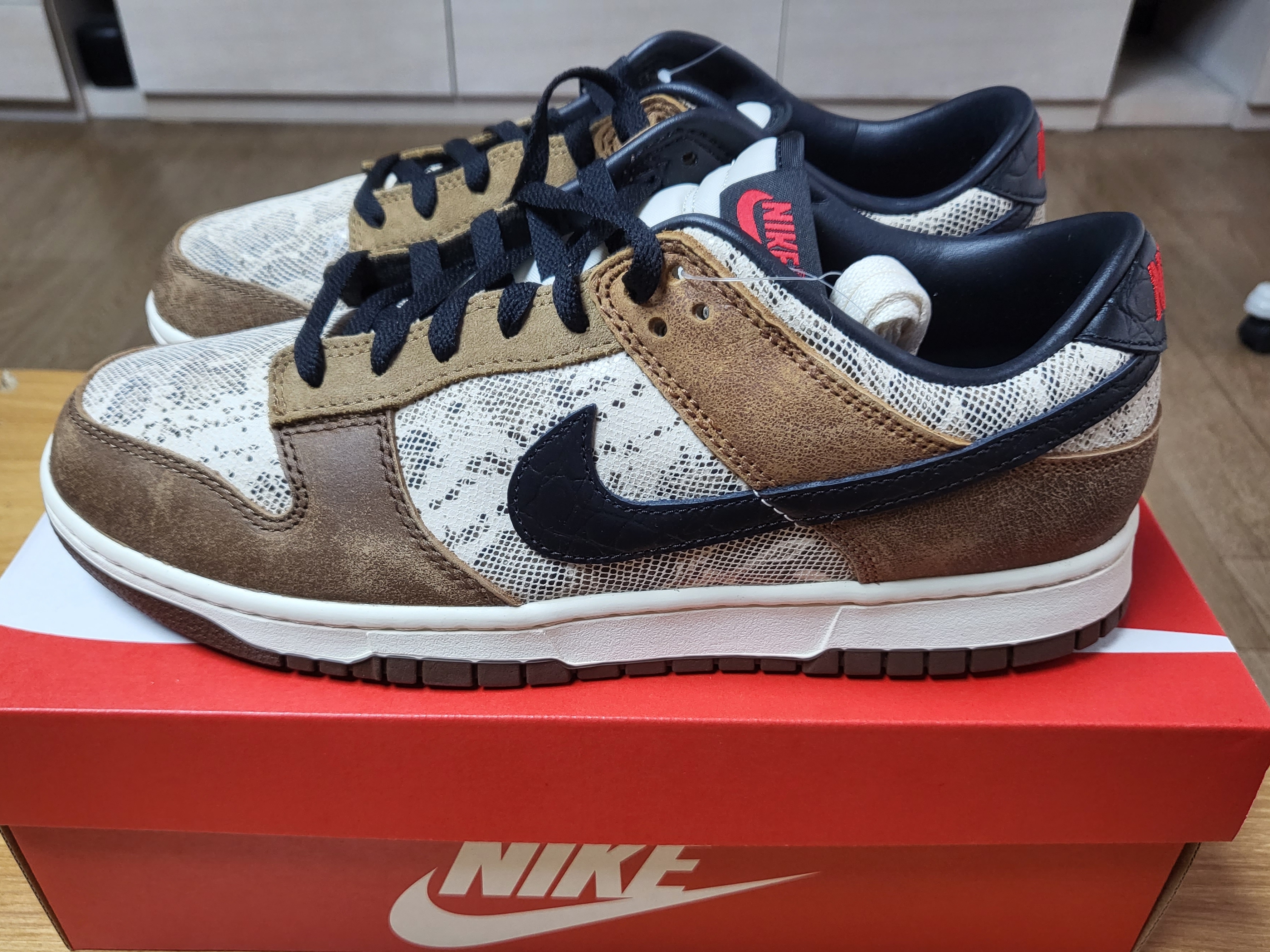 Nike Dunk Low PRM Head to Head 착용 스타일