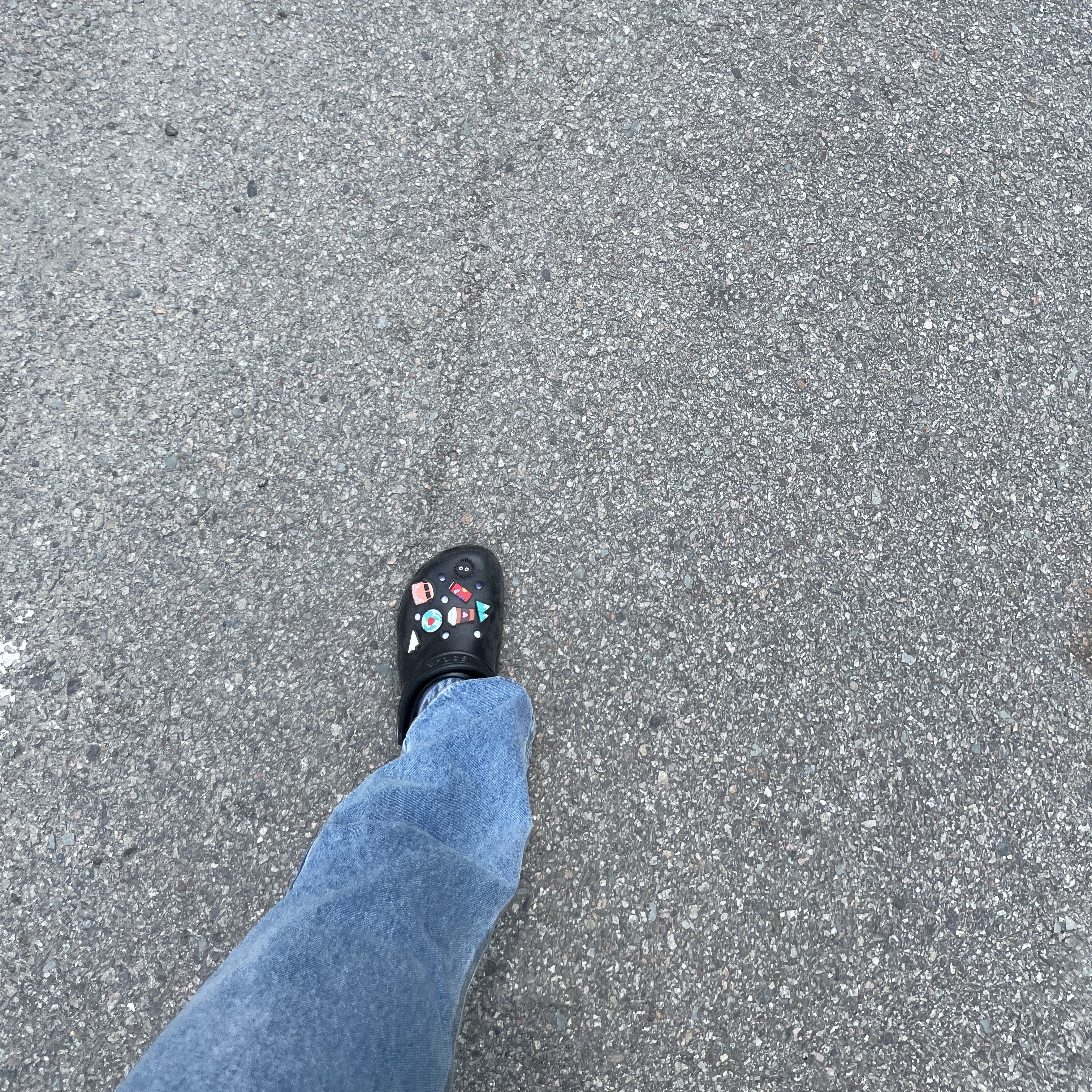 Crocs Classic Clog Black 착용 스타일