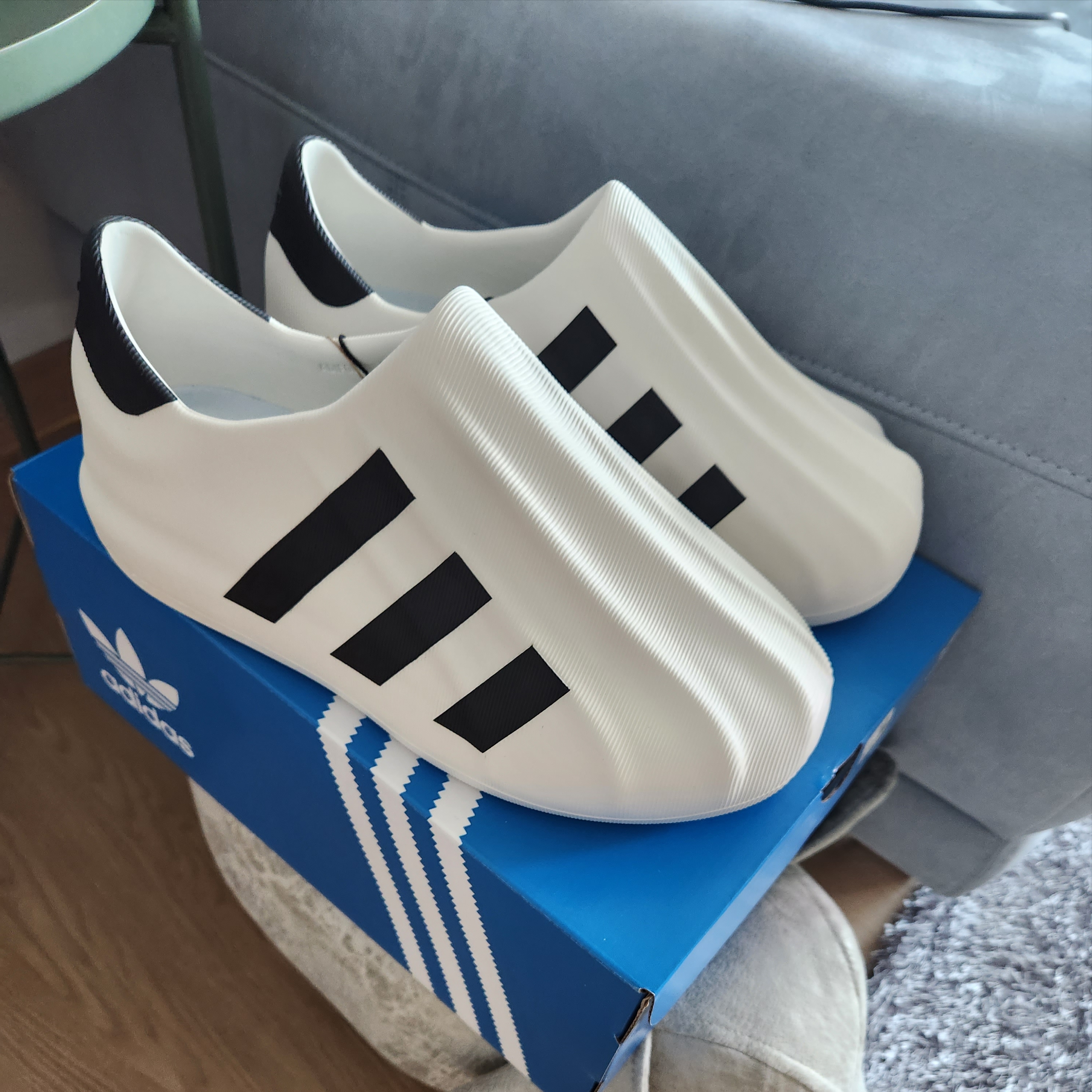 Adidas Adifom Superstar Core White 착용 스타일