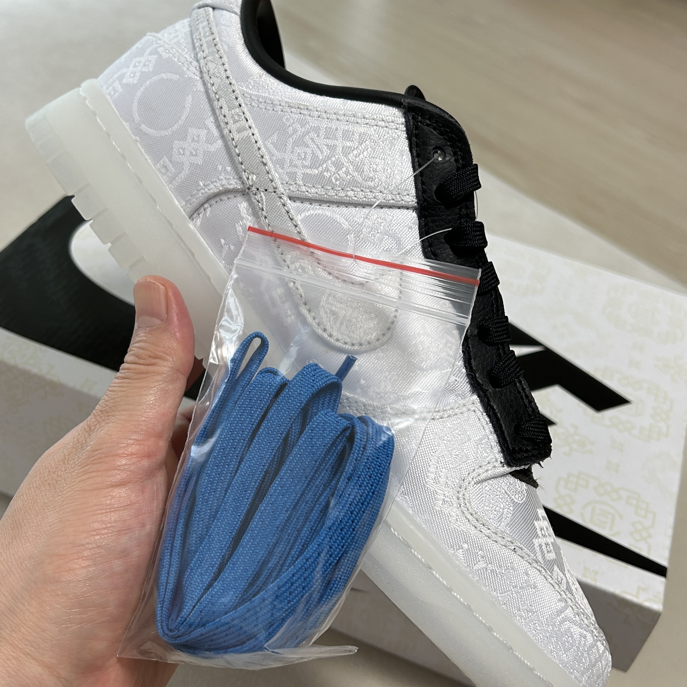 Nike x Clot x Fragment Dunk Low Black and White 착용 스타일 - 2