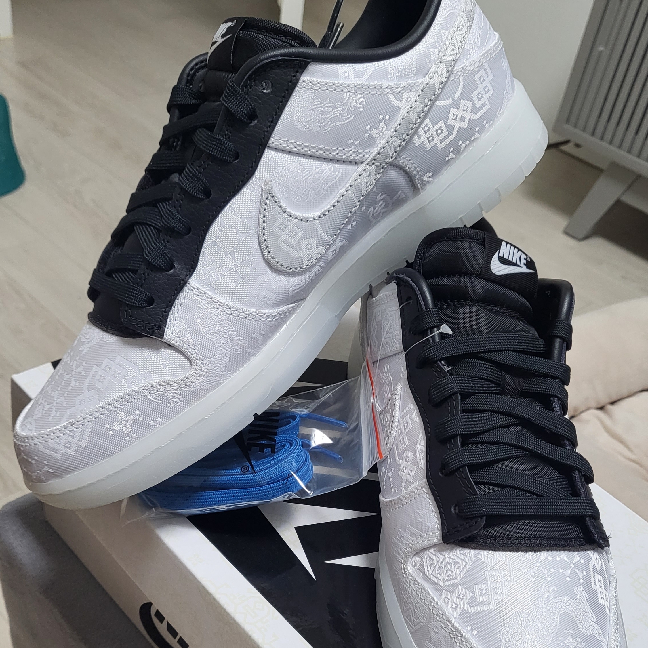 Nike x Clot x Fragment Dunk Low Black and White 착용 스타일