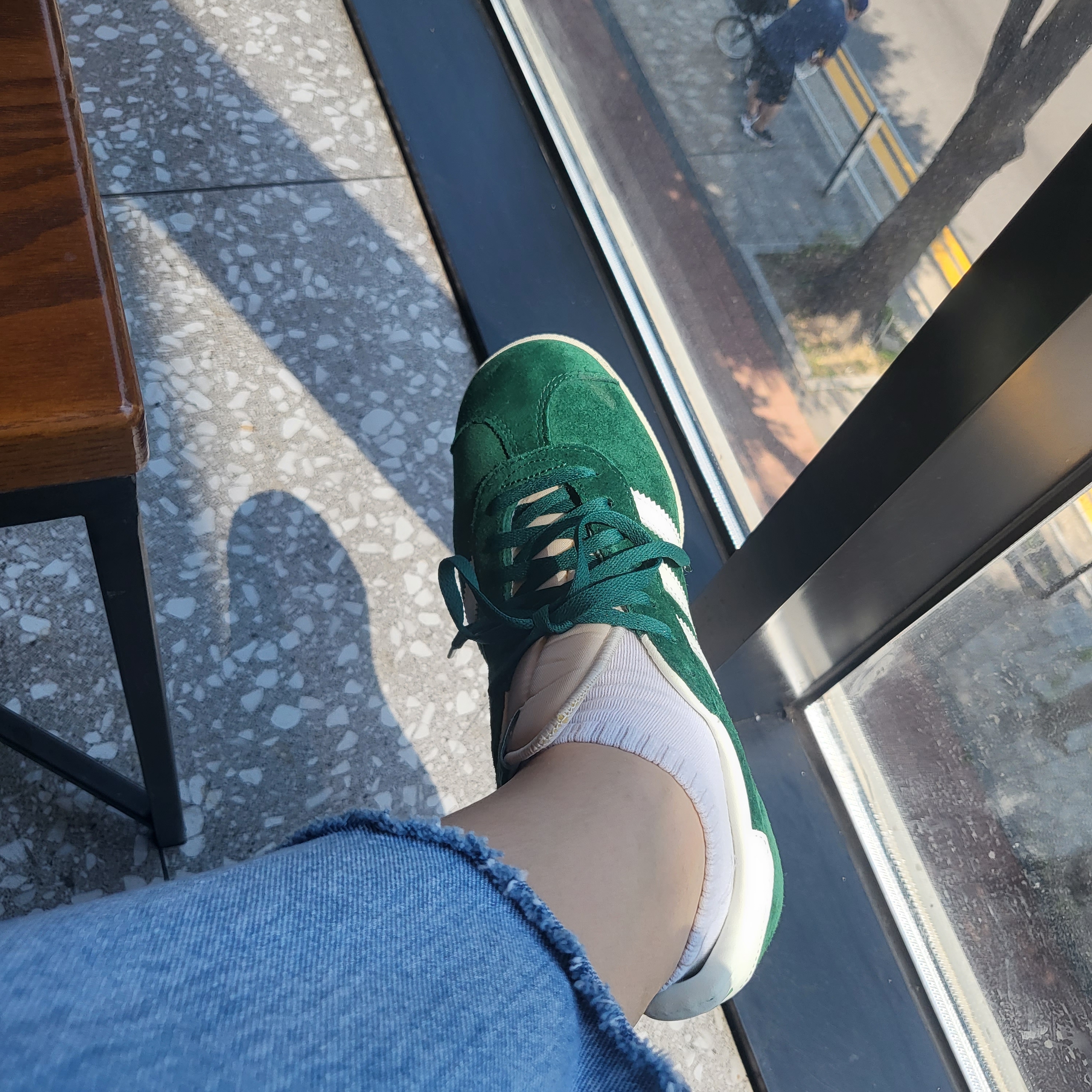 Adidas Gazelle Dark Green Cream White 착용 스타일