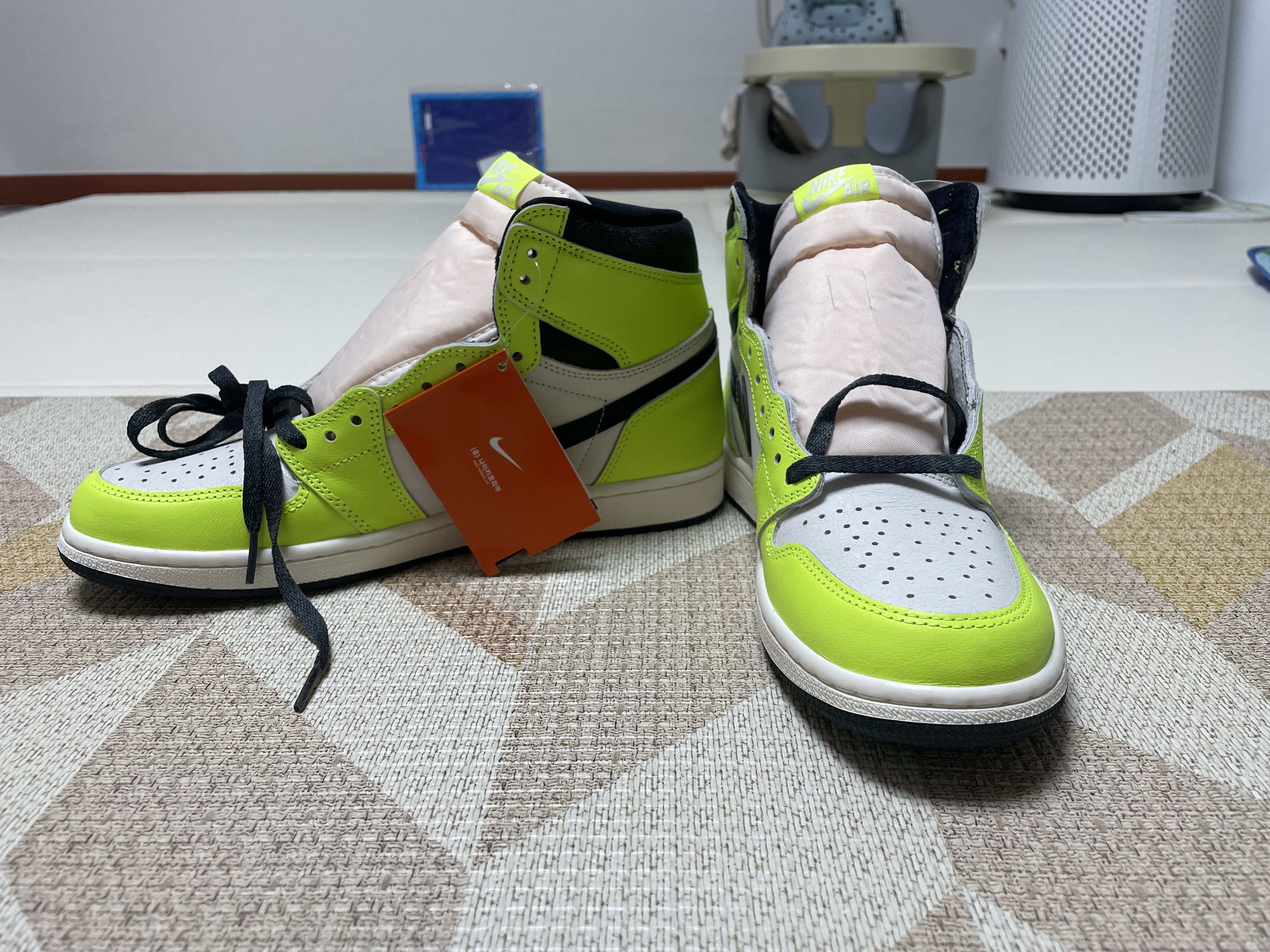 Jordan 1 Retro High OG Volt 착용 스타일 - 3