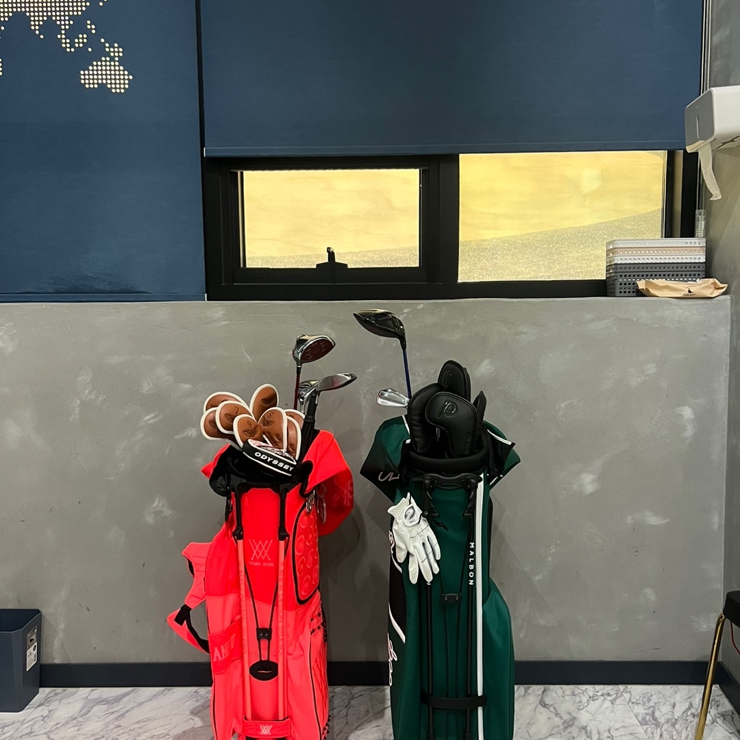 Malbon Golf Bucket Stand Bag Green 착용 스타일