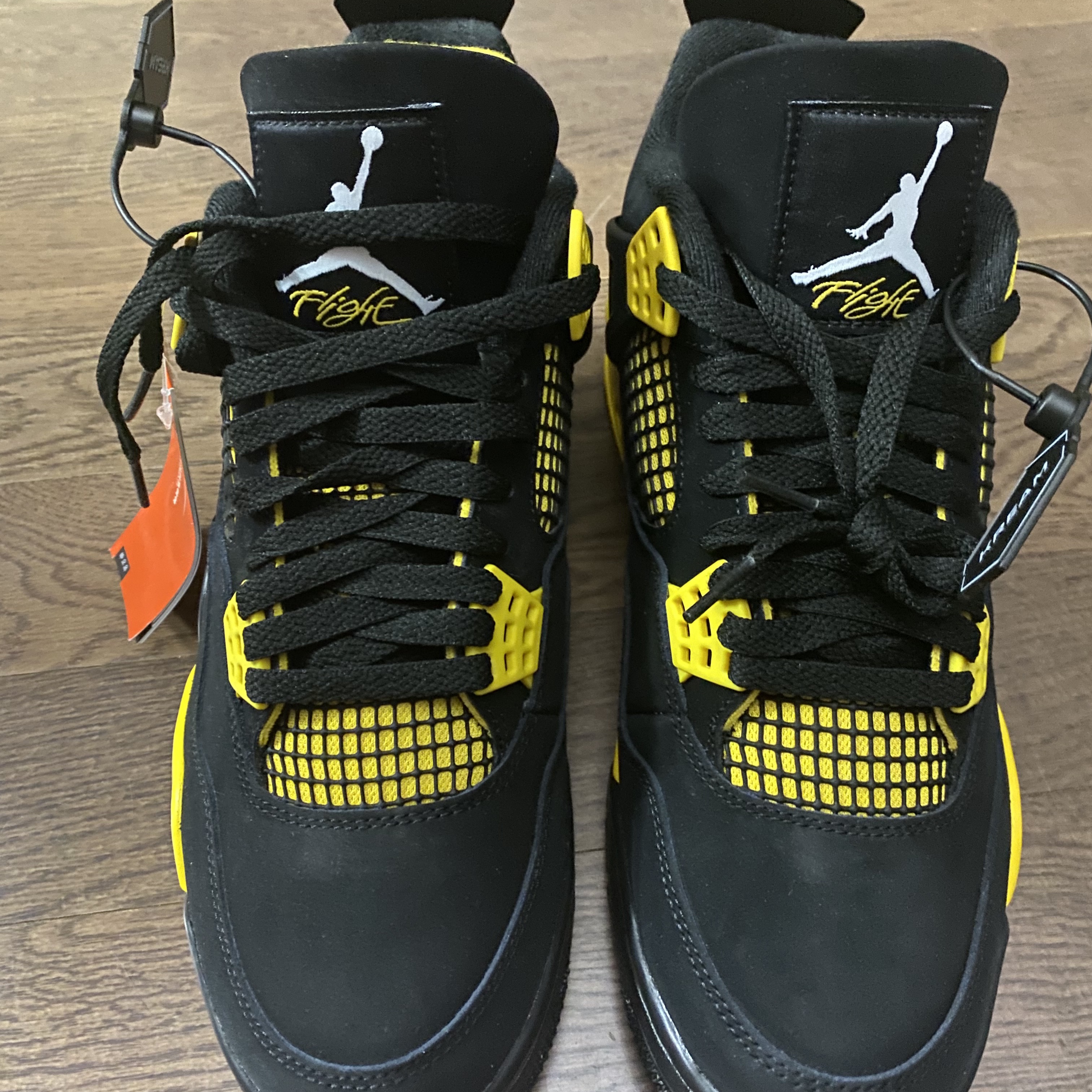 Jordan 4 Retro Thunder 2023 착용 스타일 - 3