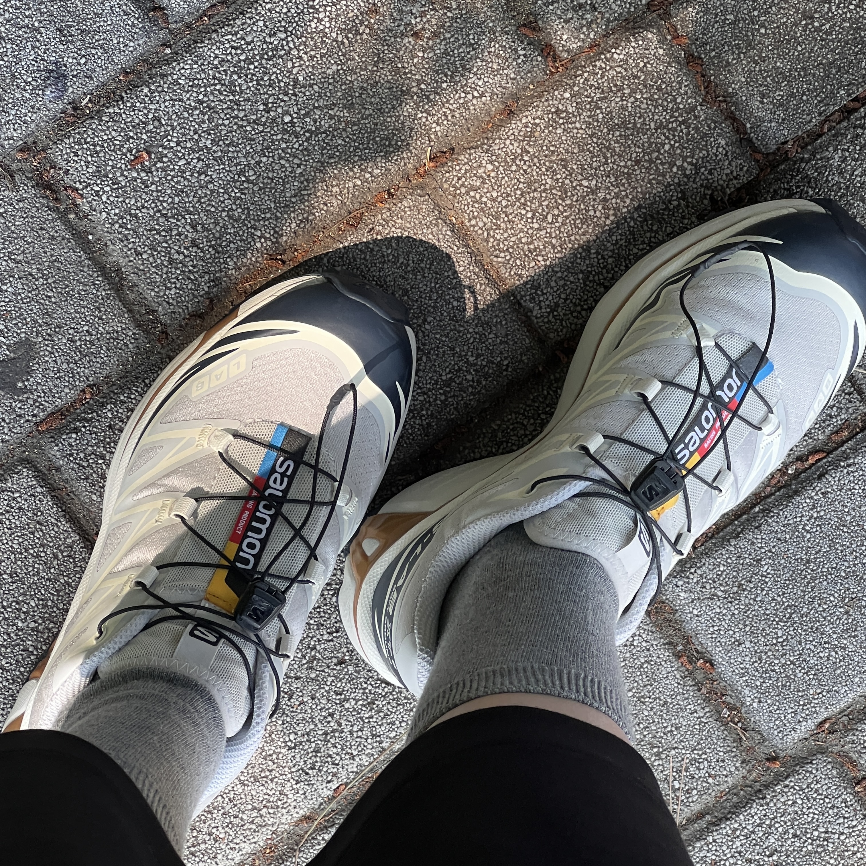Salomon XT-6 Lunar Rock Dark Sapphire 착용 스타일