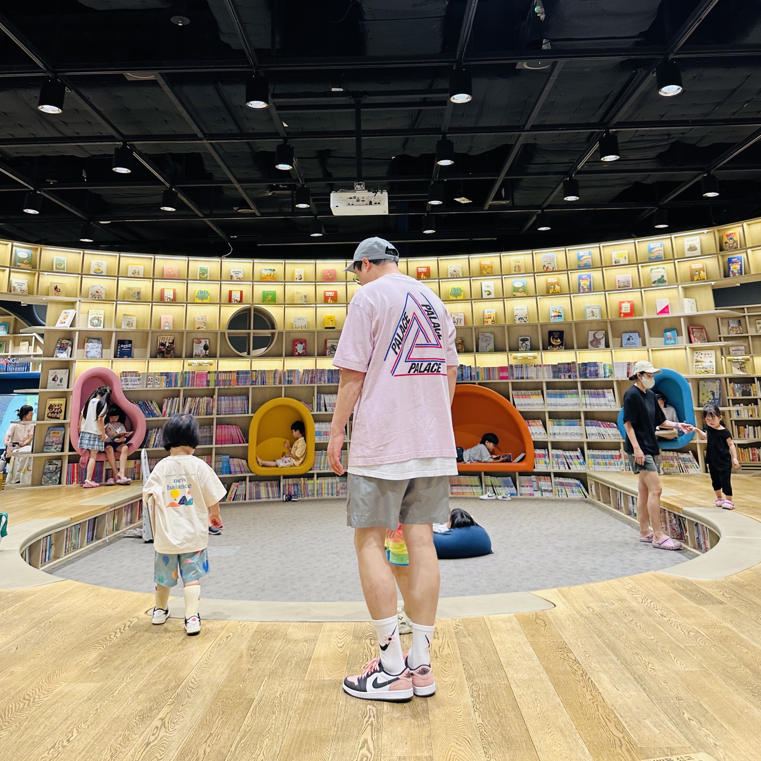 Nike Heritage 86 Futura Washed Cap Particle Grey, Palace Basically A Tri-Ferg T-Shirt Pink - 21SS ์ฐฉ์ฉ ์คํ์ผ - 1
