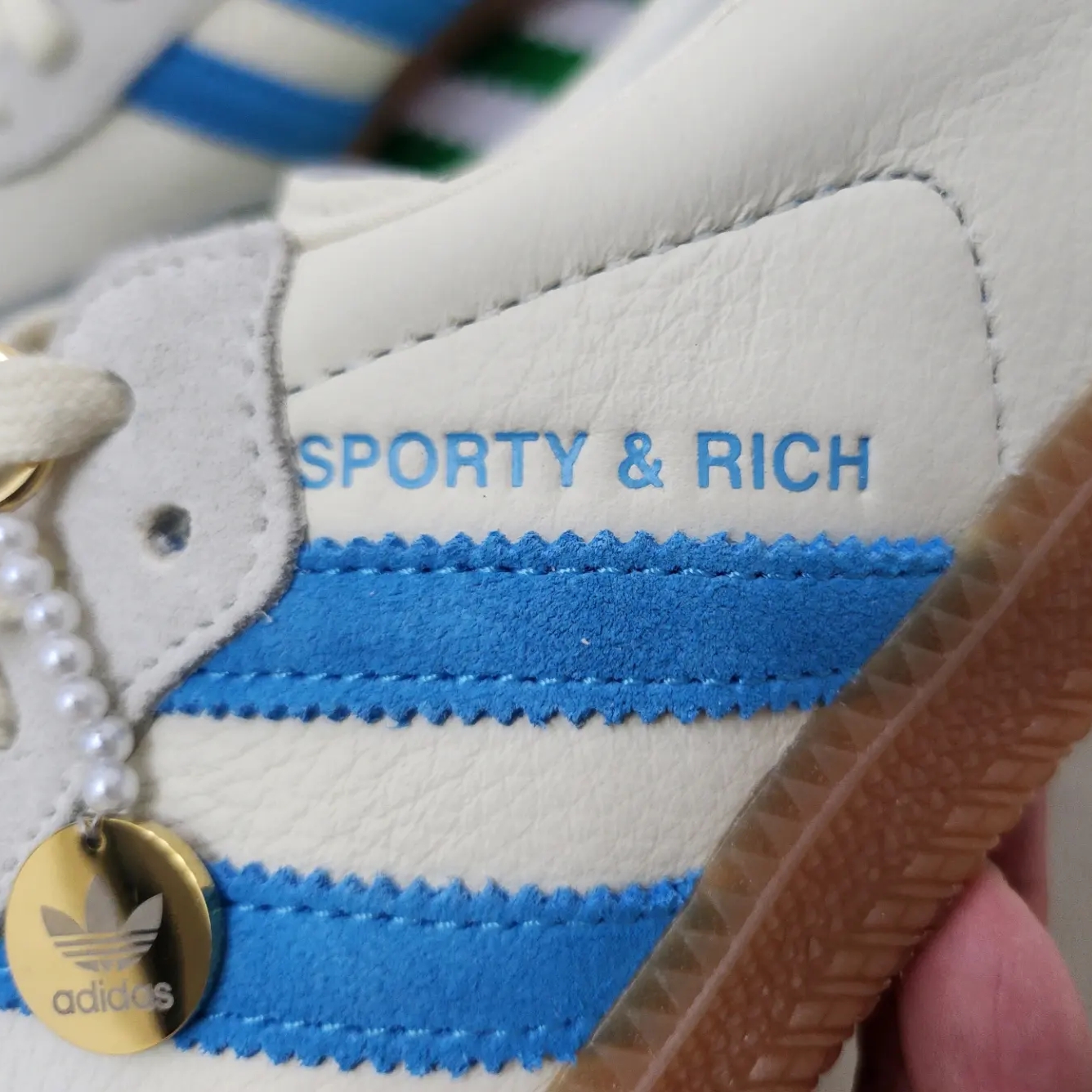 Adidas x Sporty & Rich Samba Cream Blue 착용 스타일 - 3