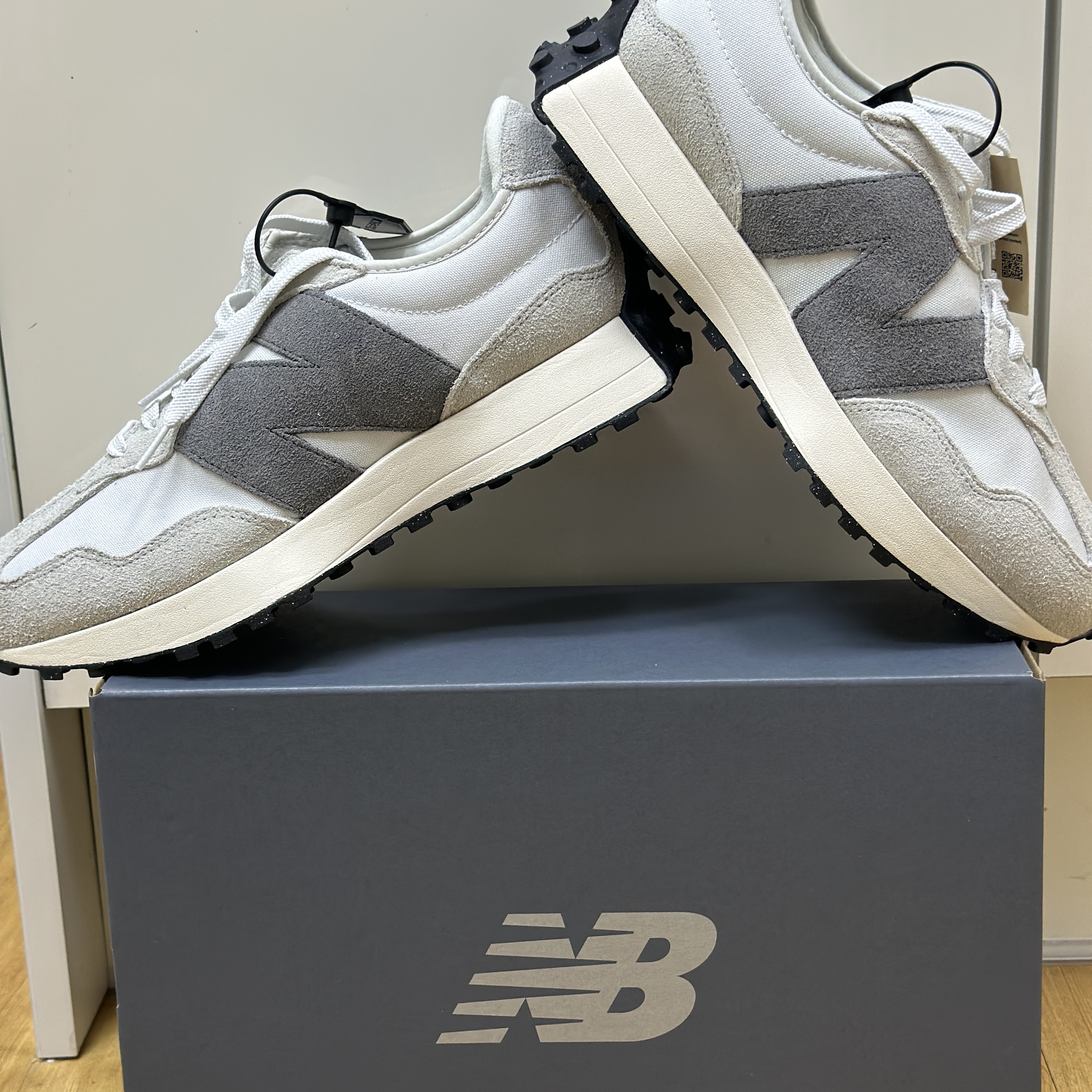 New Balance 327 Nimbus Cloud Rain Cloud 착용 스타일 - 1