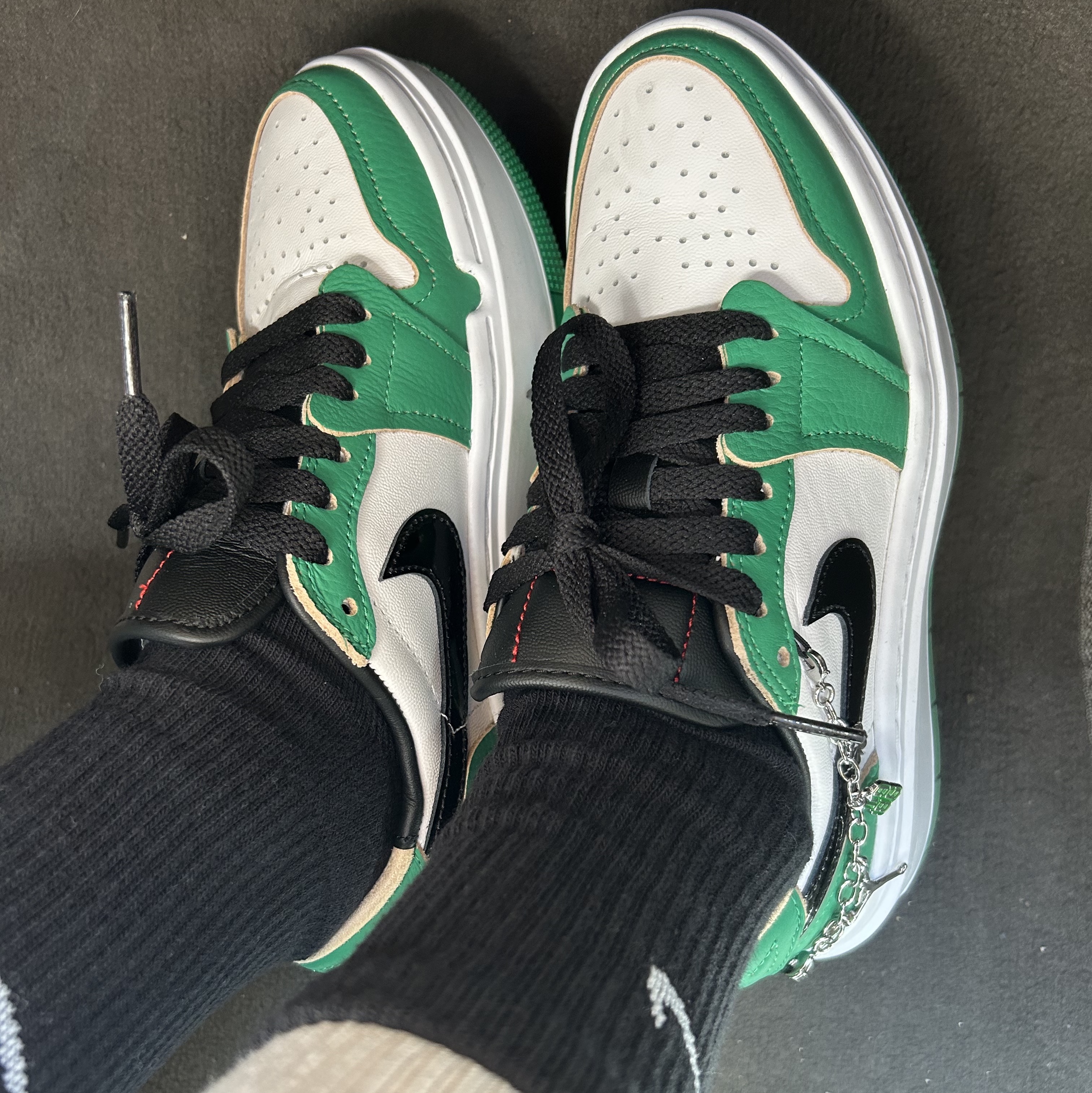 (W) Jordan 1 Elevate Low SE Lucky Green 착용 스타일