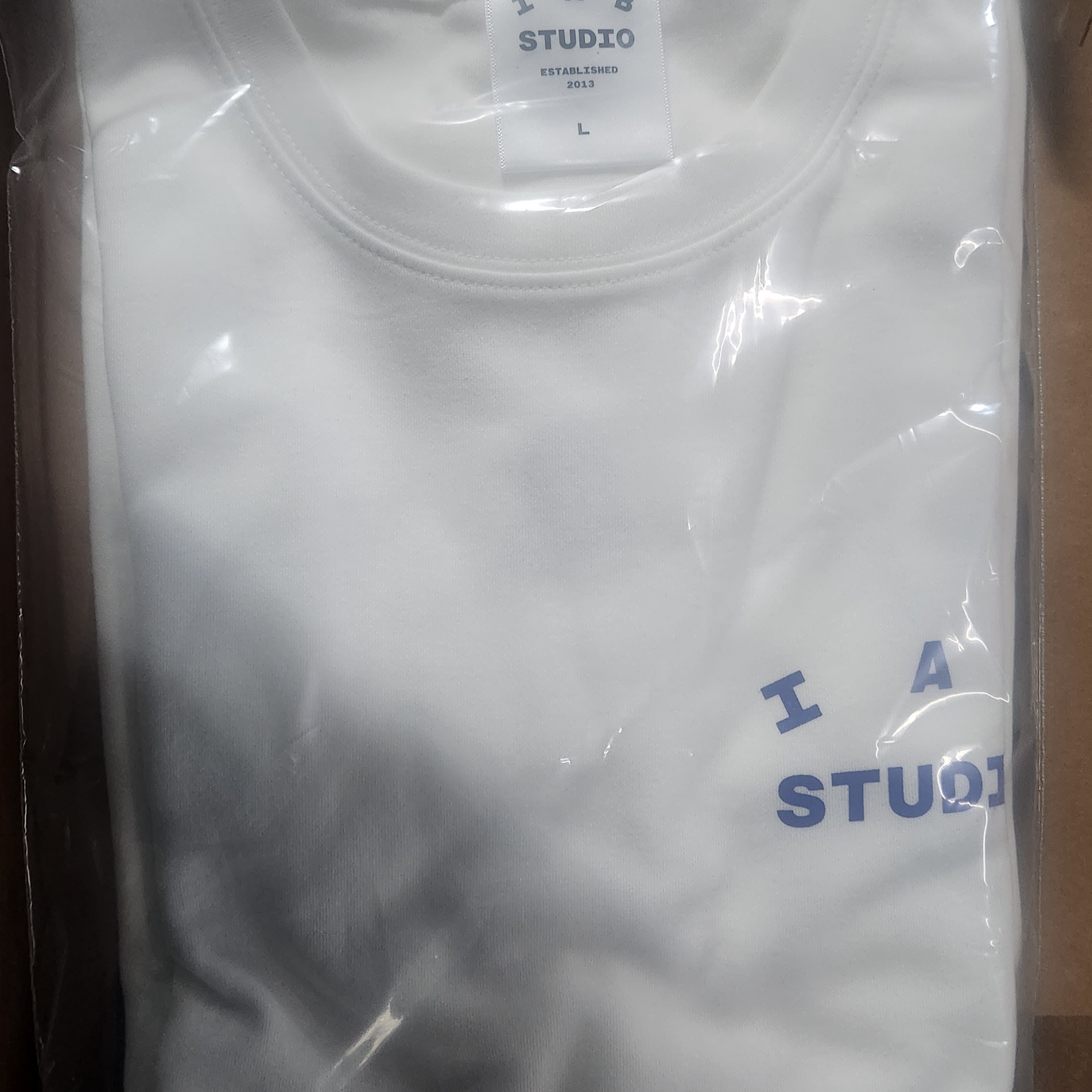 IAB Studio 10th Anniversary T-Shirts Pack White & Black (2 Pack) 착용 스타일 - 2