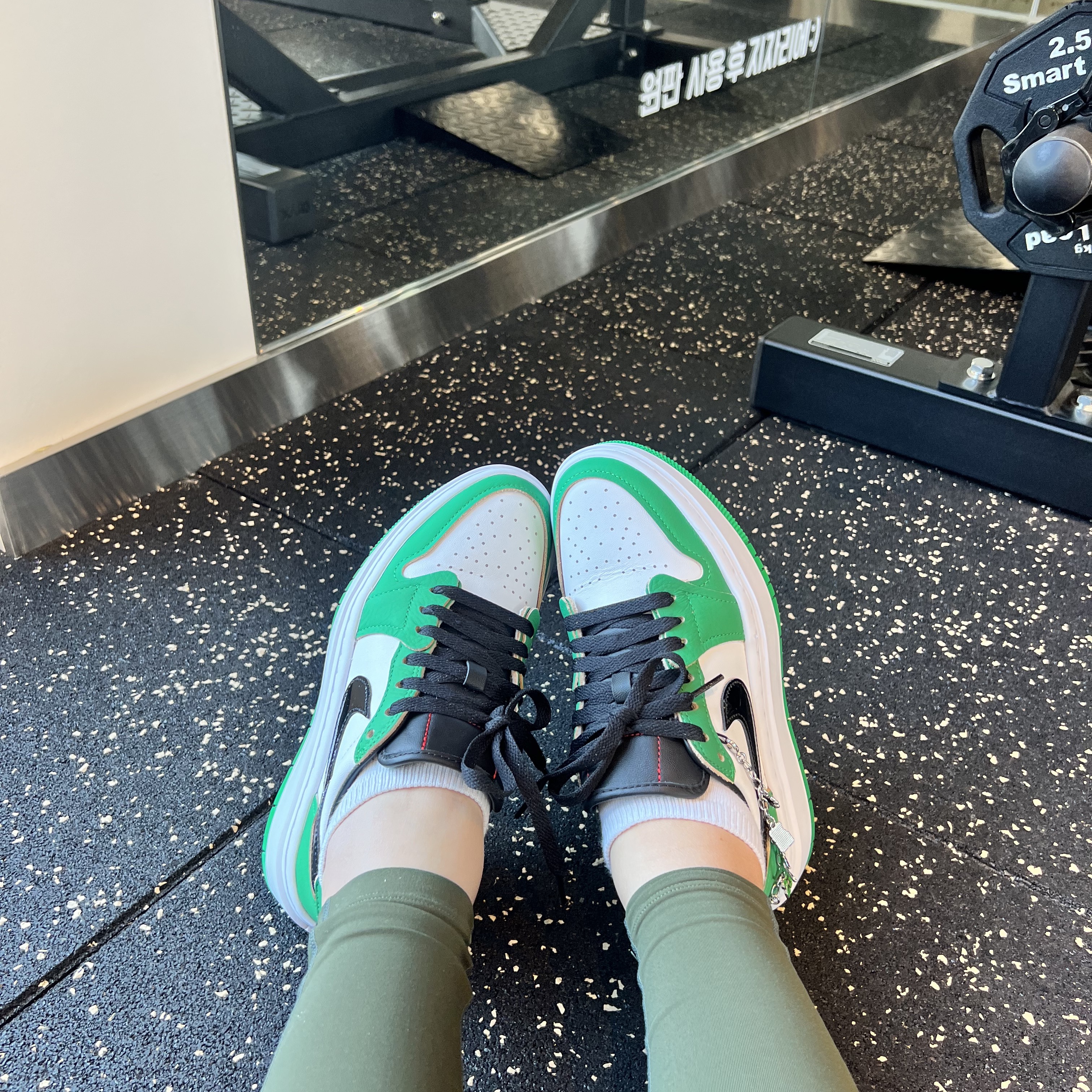 (W) Jordan 1 Elevate Low SE Lucky Green 착용 스타일
