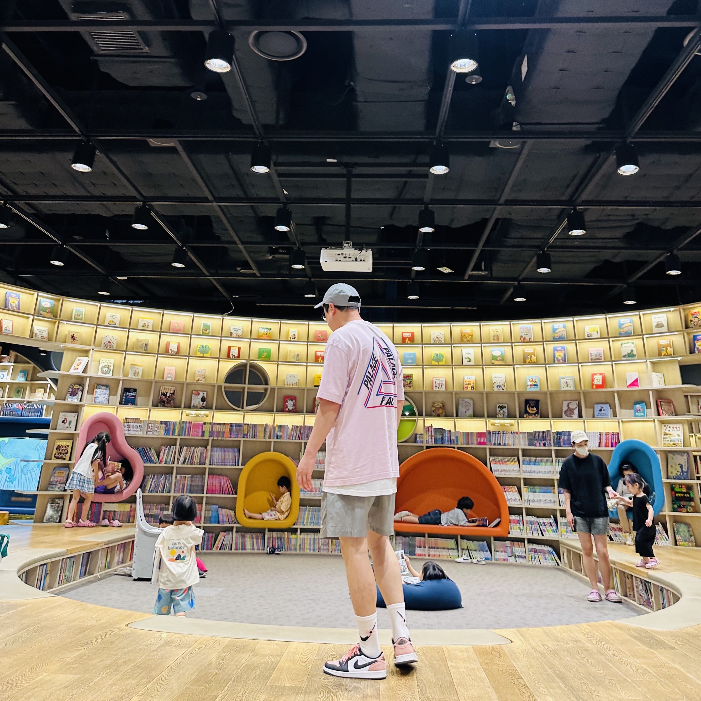 Nike Heritage 86 Futura Washed Cap Particle Grey, Palace Basically A Tri-Ferg T-Shirt Pink - 21SS ์ฐฉ์ฉ ์คํ์ผ - 3