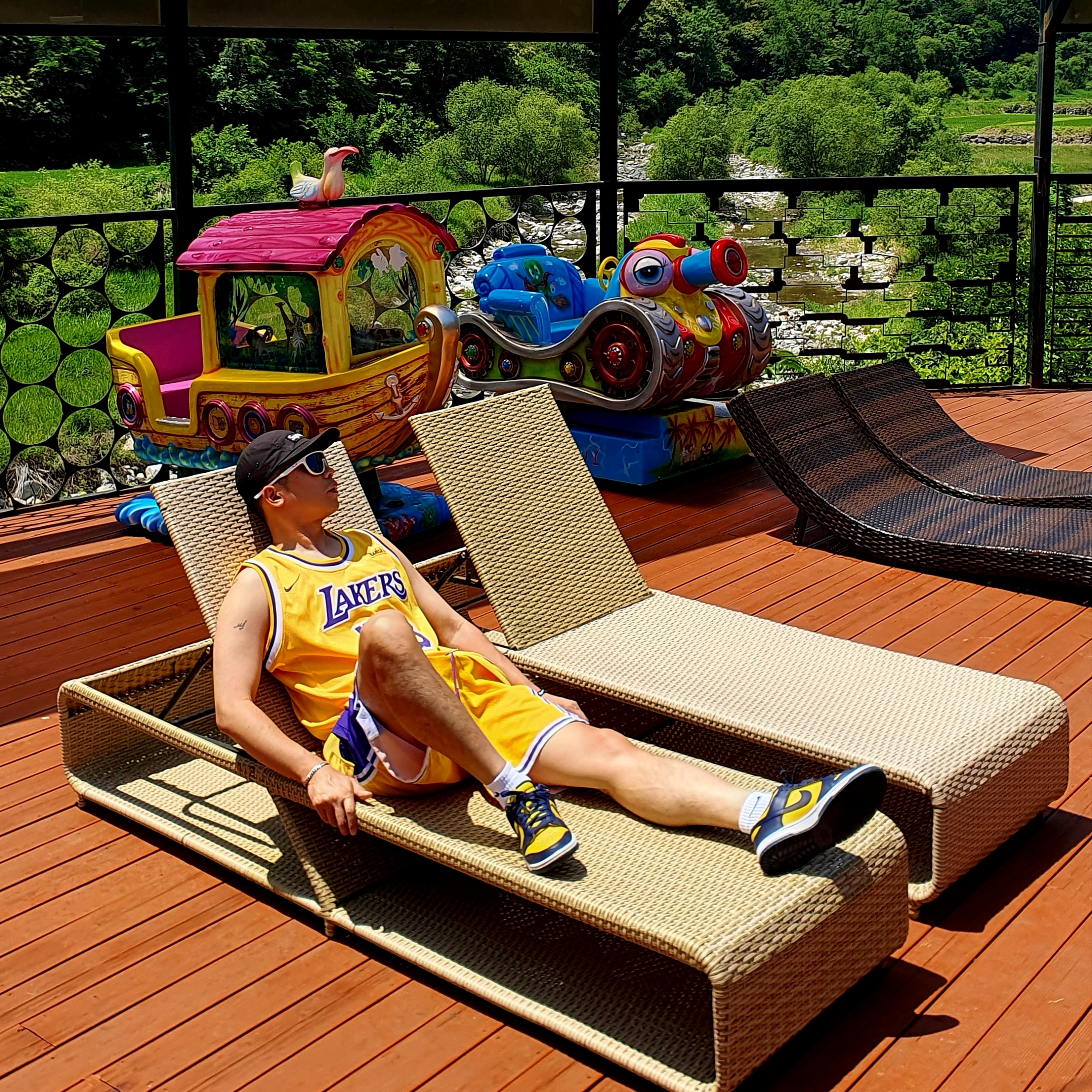 Nike Dunk Low Retro Varsity Maize, Nike Kobe Bryant LA Lakers Icon Edition Jersey 착용 스타일 - 1
