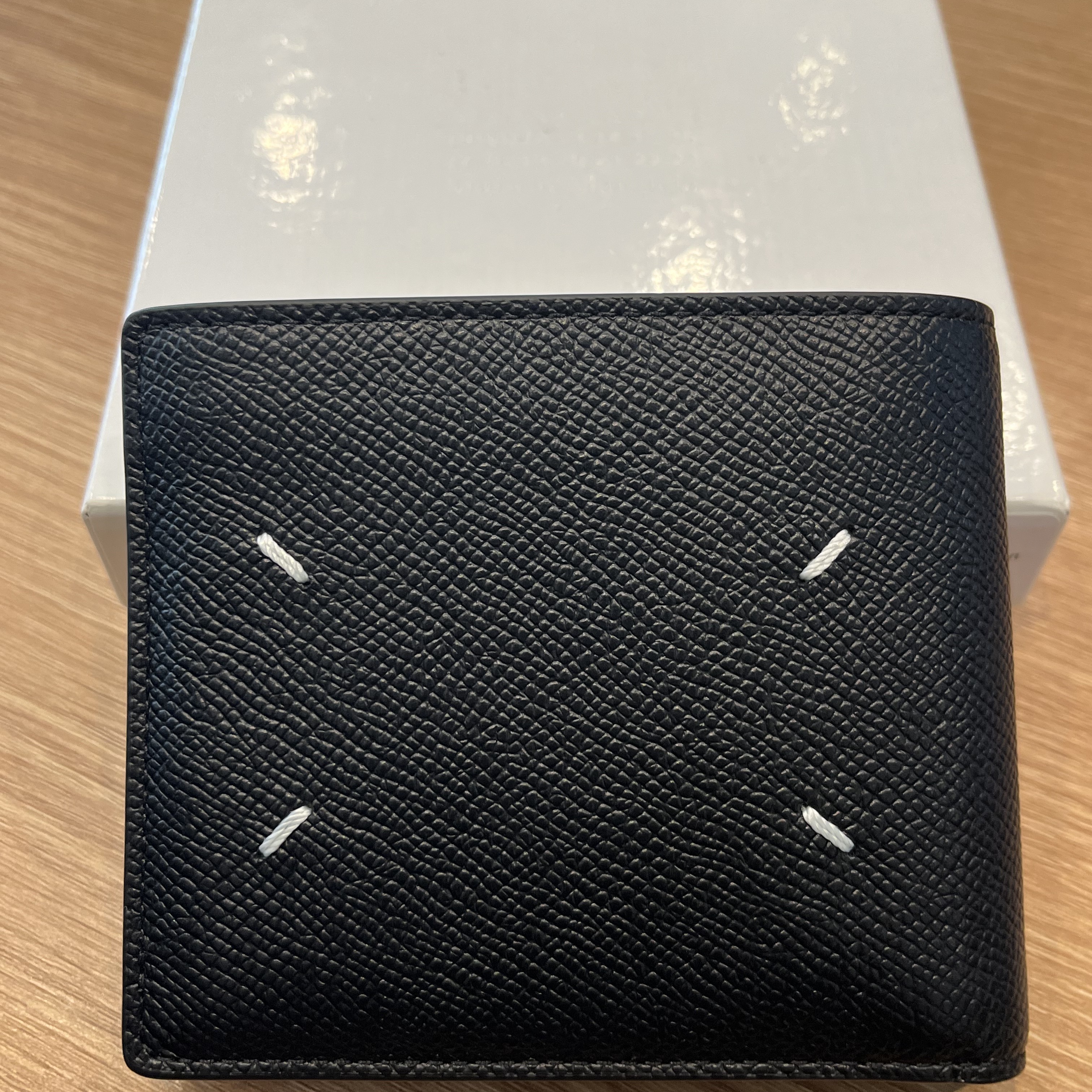 Maison Margiela Bovine Leather Bi-Fold Wallet Black 착용 스타일