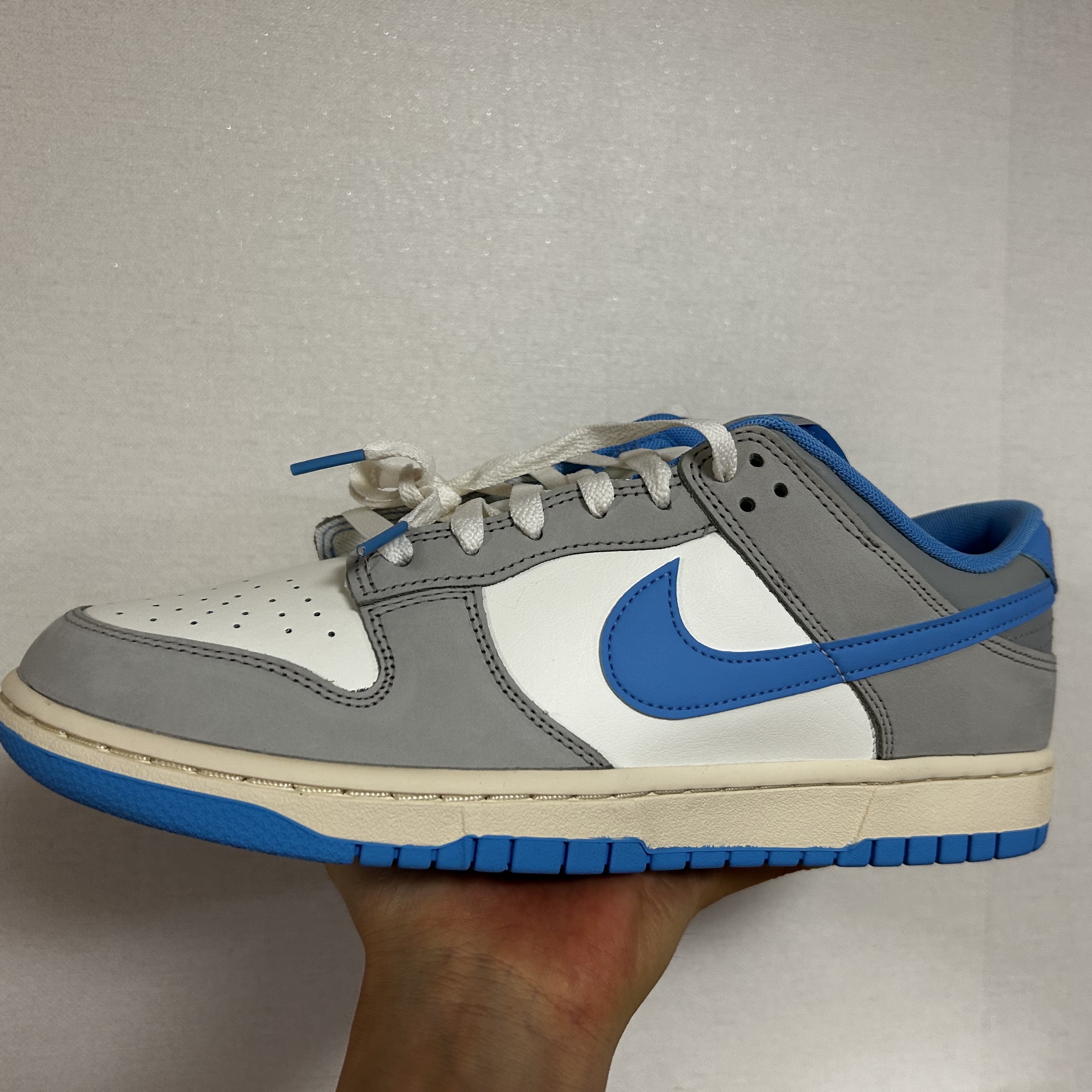 Nike Dunk Low Sail University Blue 착용 스타일 - 2