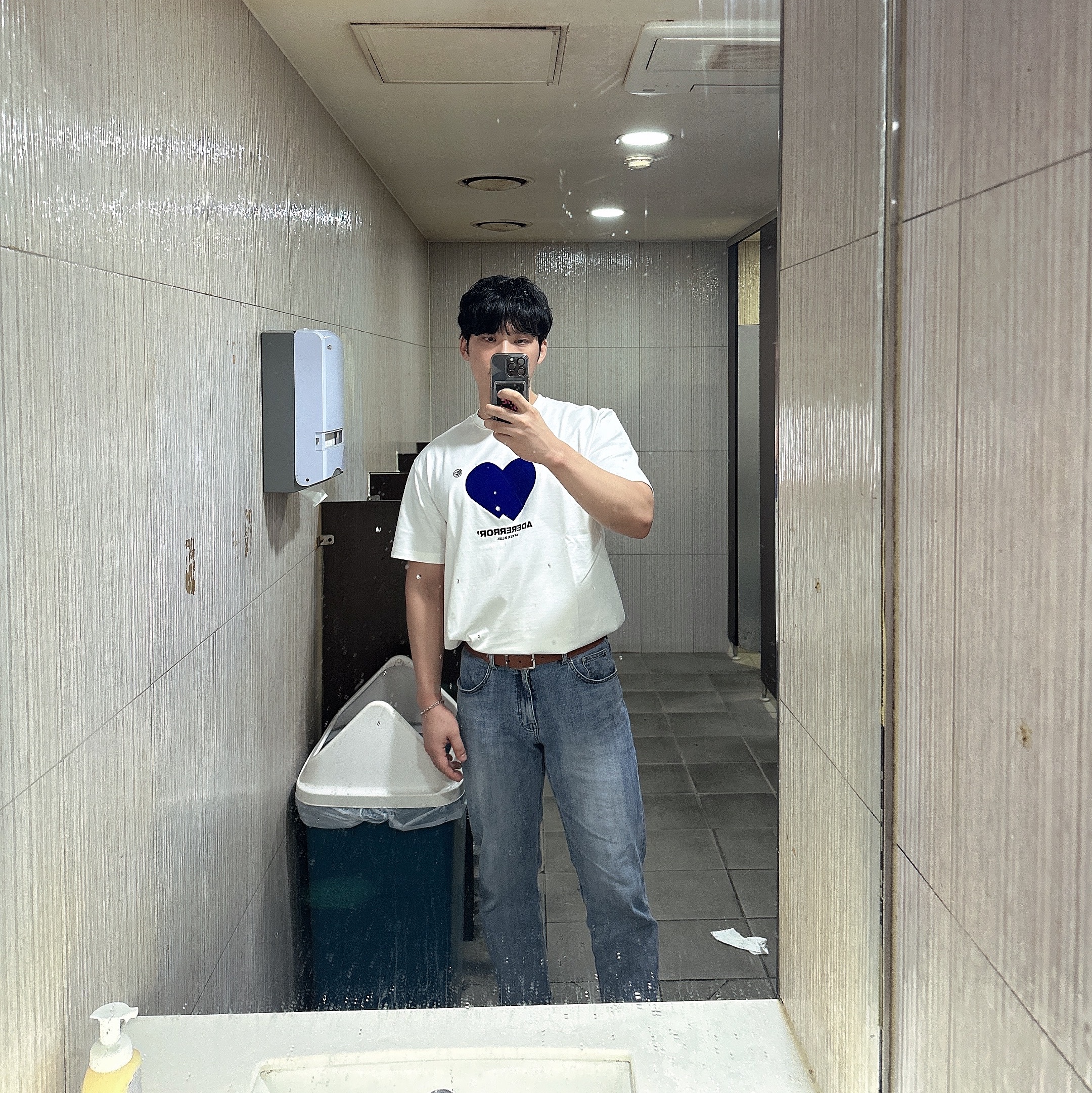 Ader Error Twin Heart Logo T-Shirt White 착용 스타일