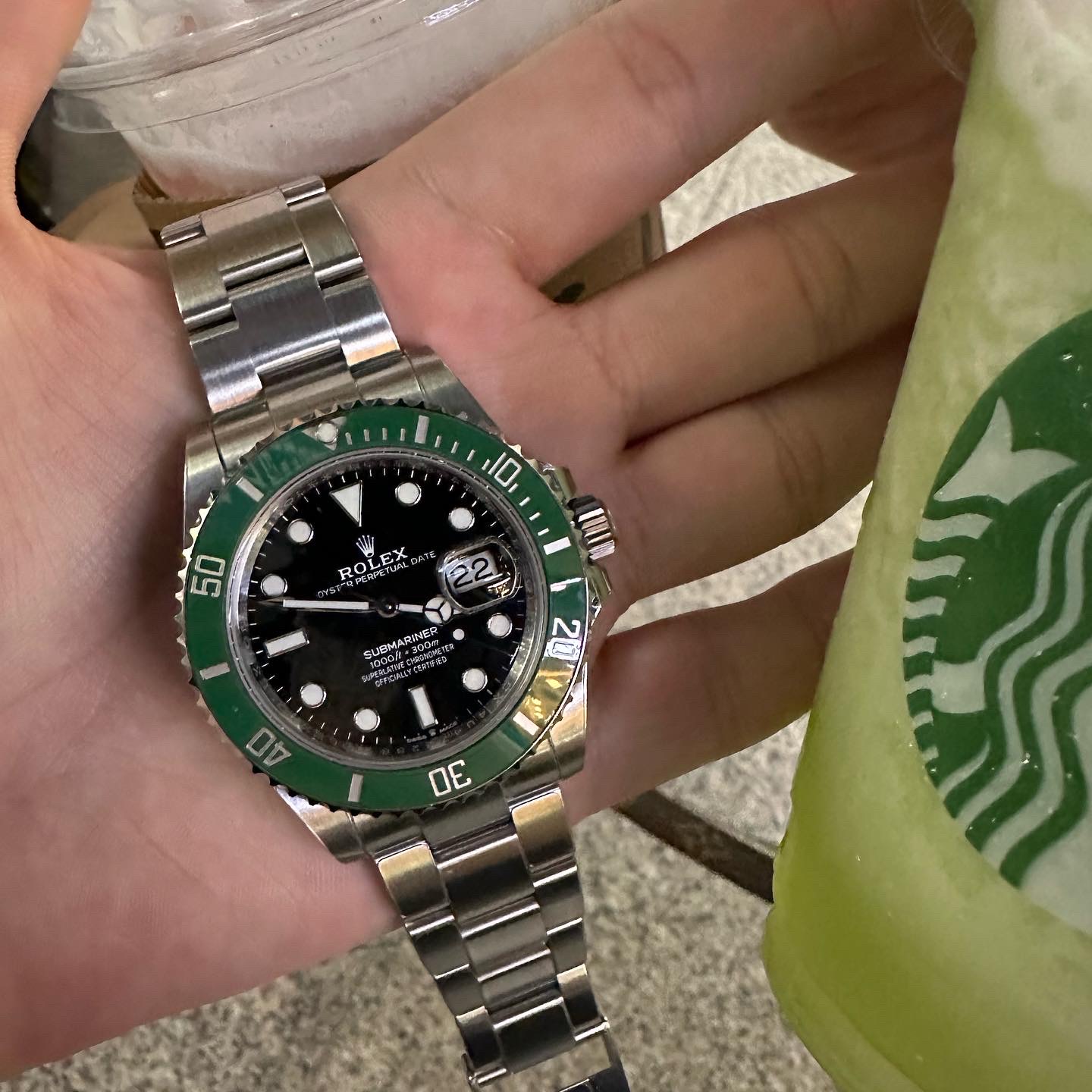 Rolex Submariner Date 41mm 126610LV Black Oyster 착용 스타일