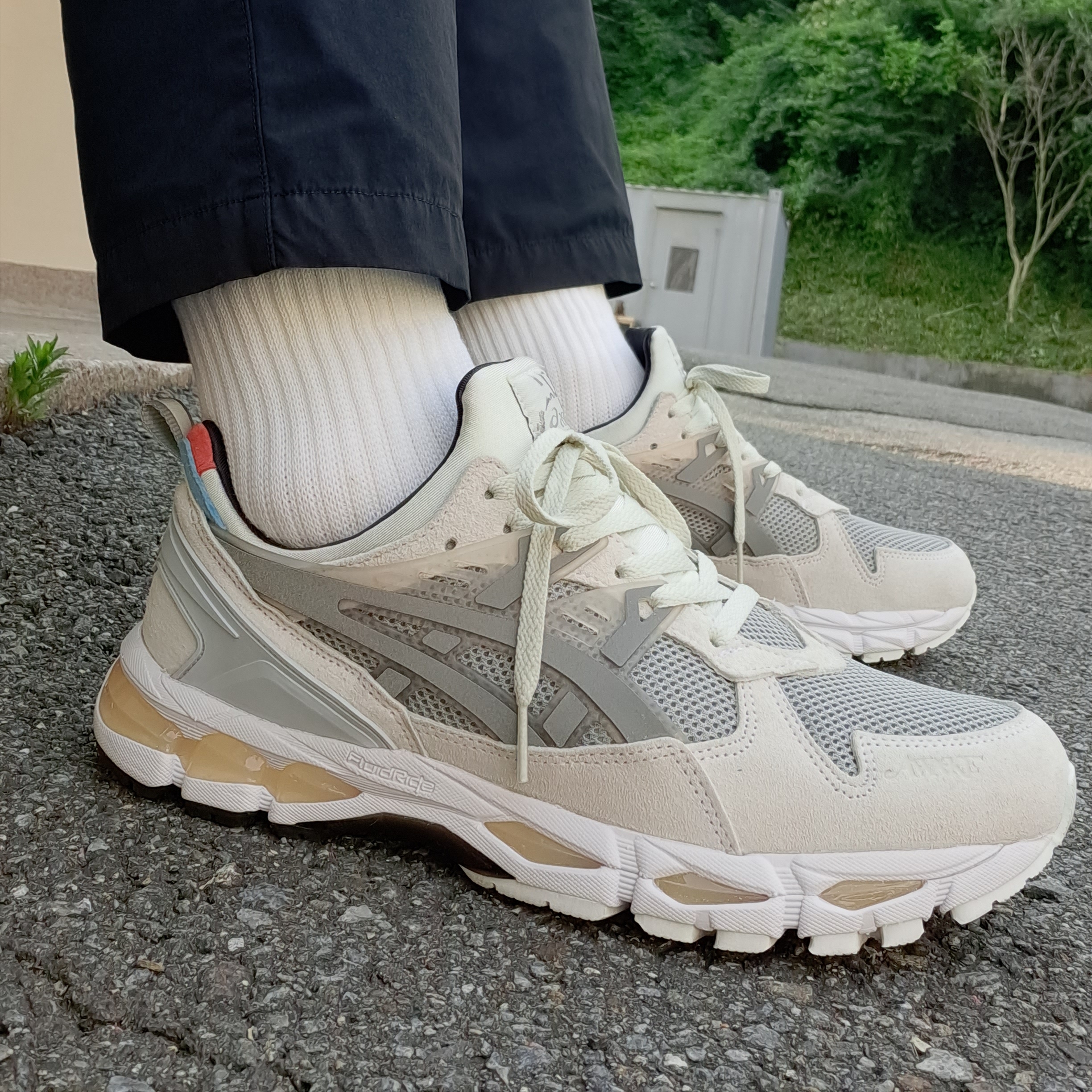 Asics x Awake NY Gel-Kayano Trainer 21 Cool Grey Pure Silver 착용 스타일 - 2
