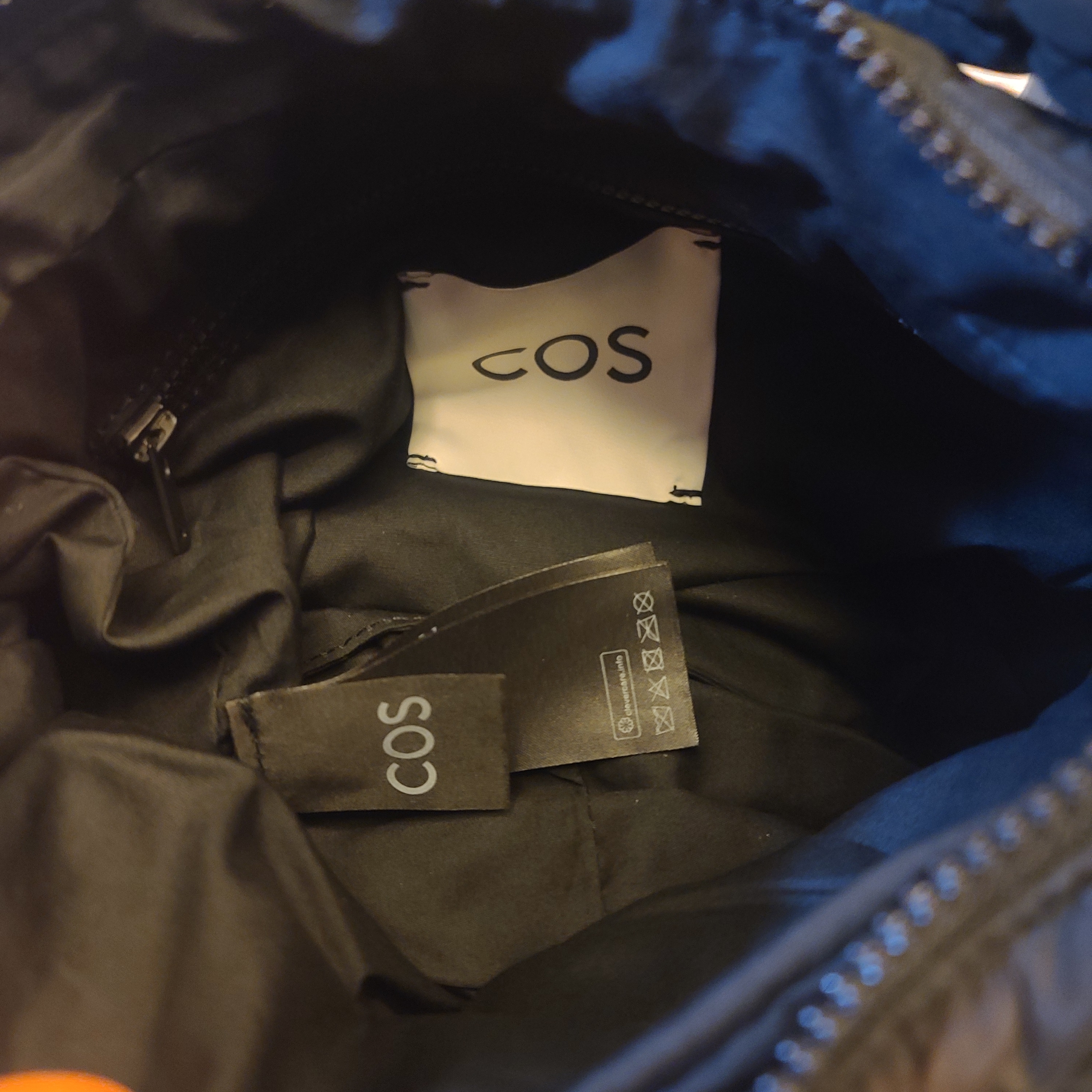 COS Quilted Mini Bag Black 착용 스타일 - 4