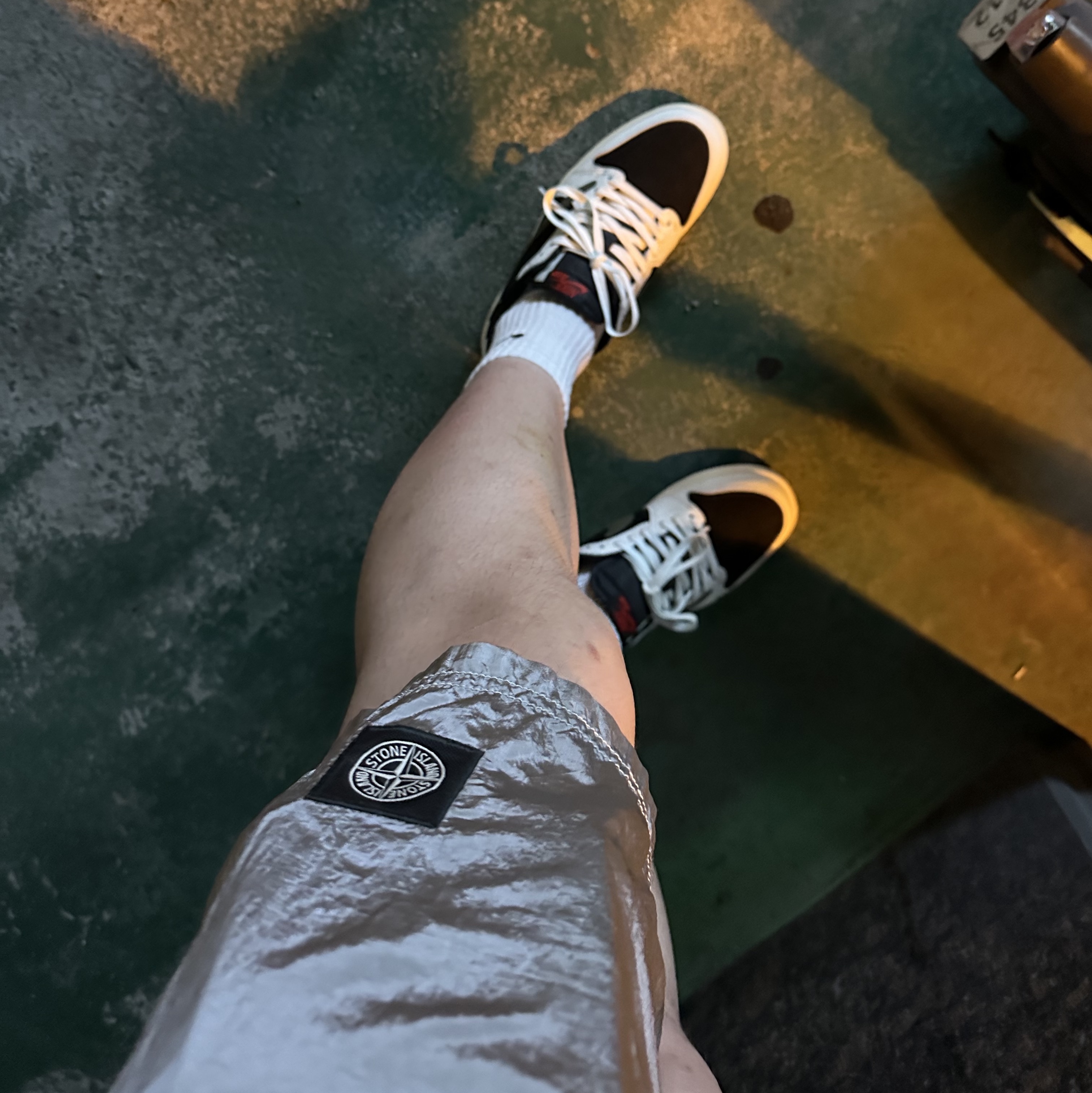 (W) Jordan 1 x Travis Scott Retro Low OG SP Medium Olive, Stone Island B0943 Nylon Metal Swimming Trunk Ice - 22SS 착용 스타일