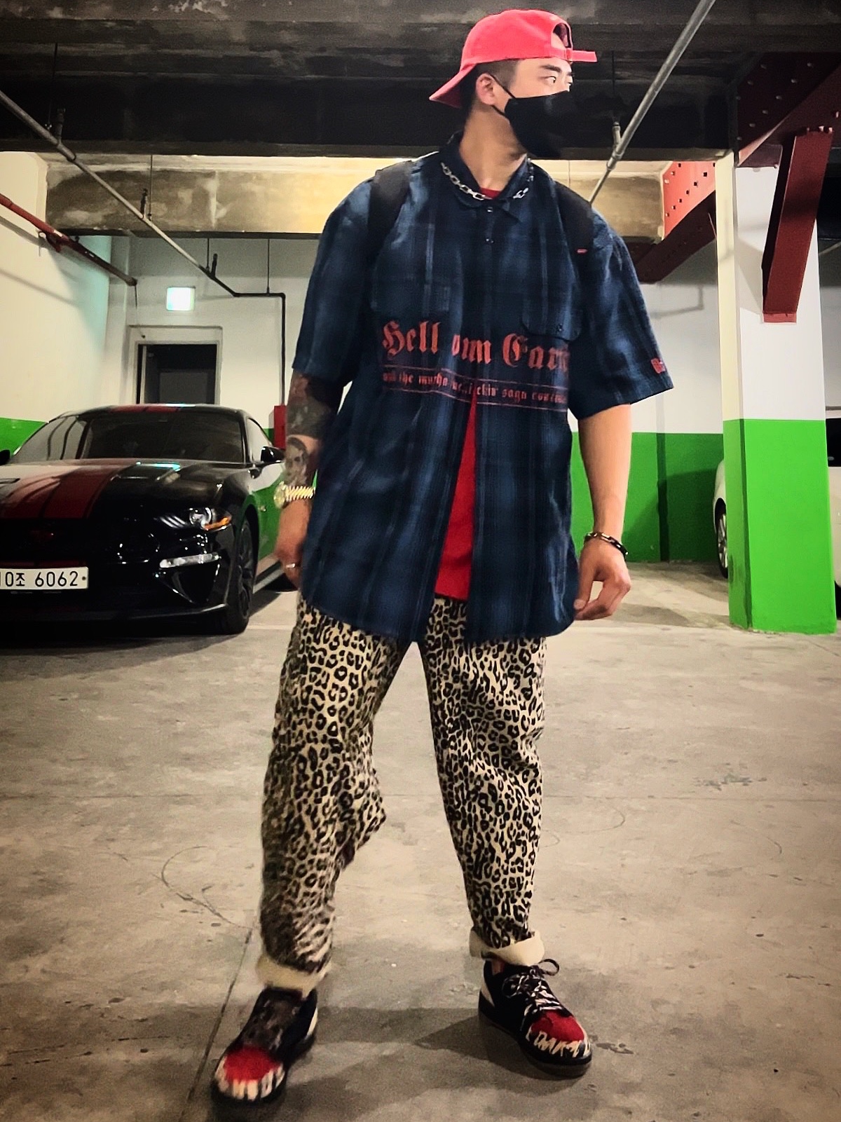 Supreme Pigment Canvas S Logo 6-Panel Red - 23SS, Supreme x MLB Kanji Teams T-Shirt Yankees Red - 22FW 착용 스타일 - 1