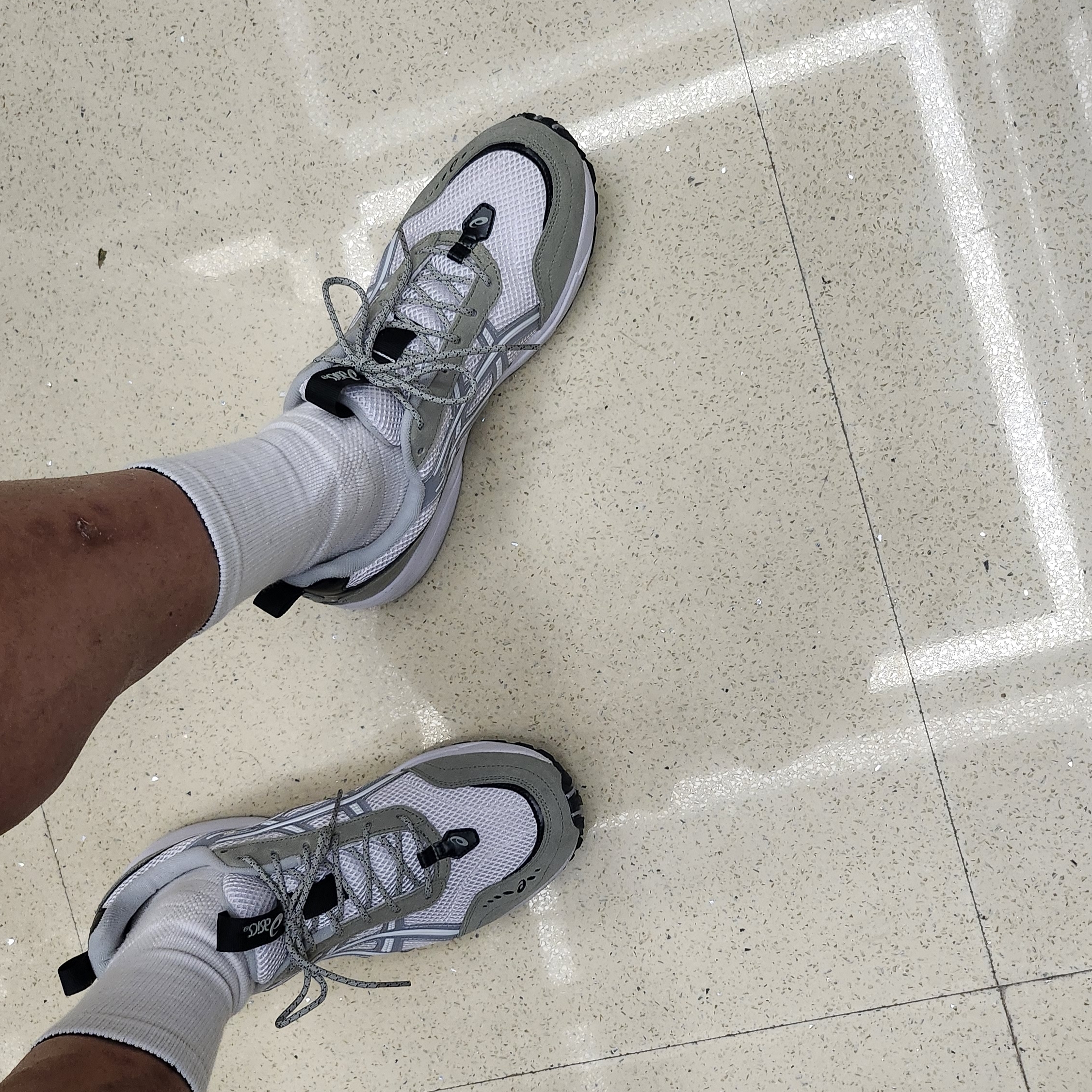 Asics Gel-1090 V2 White Mid Grey 착용 스타일