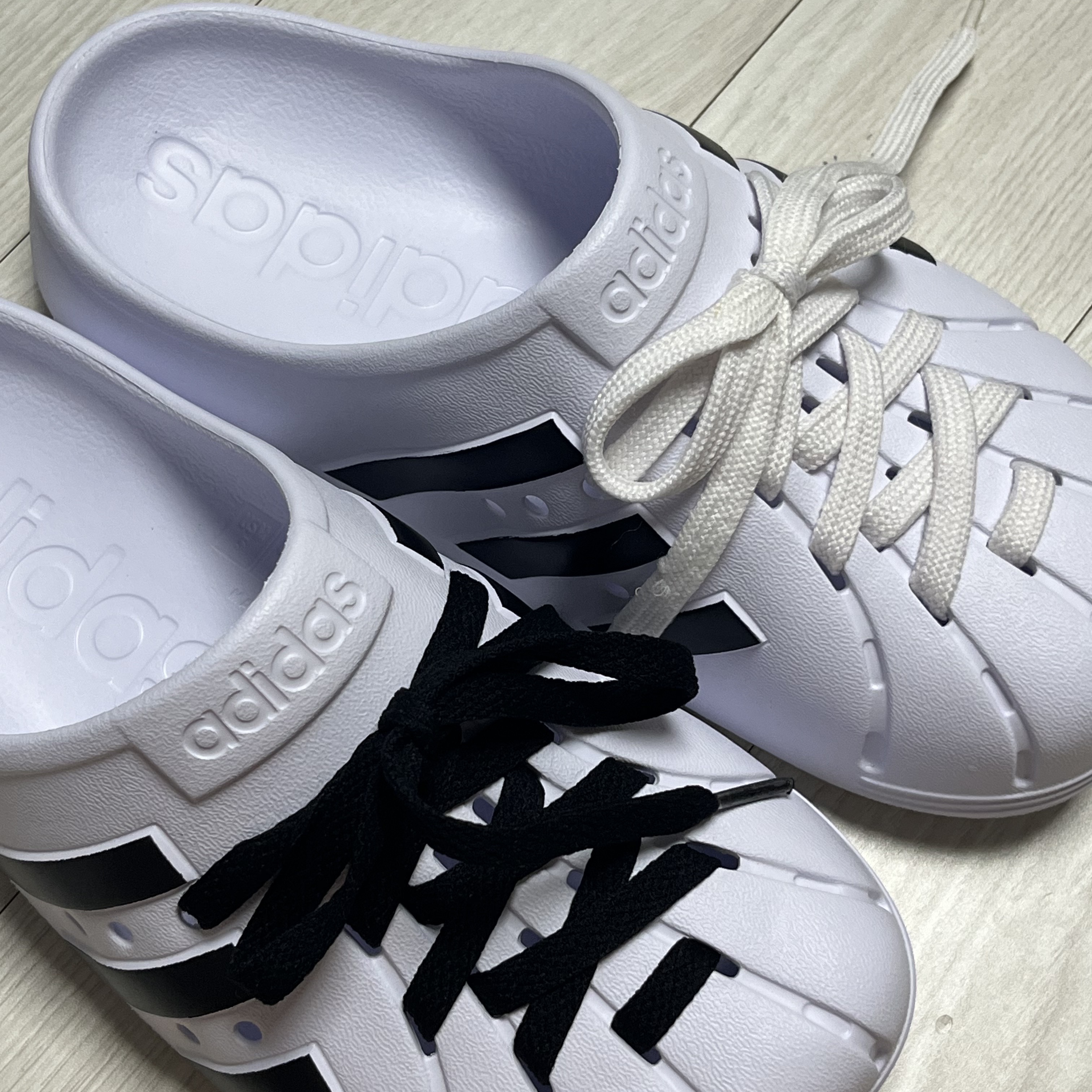 Adidas Adilette Clog White Black 착용 스타일