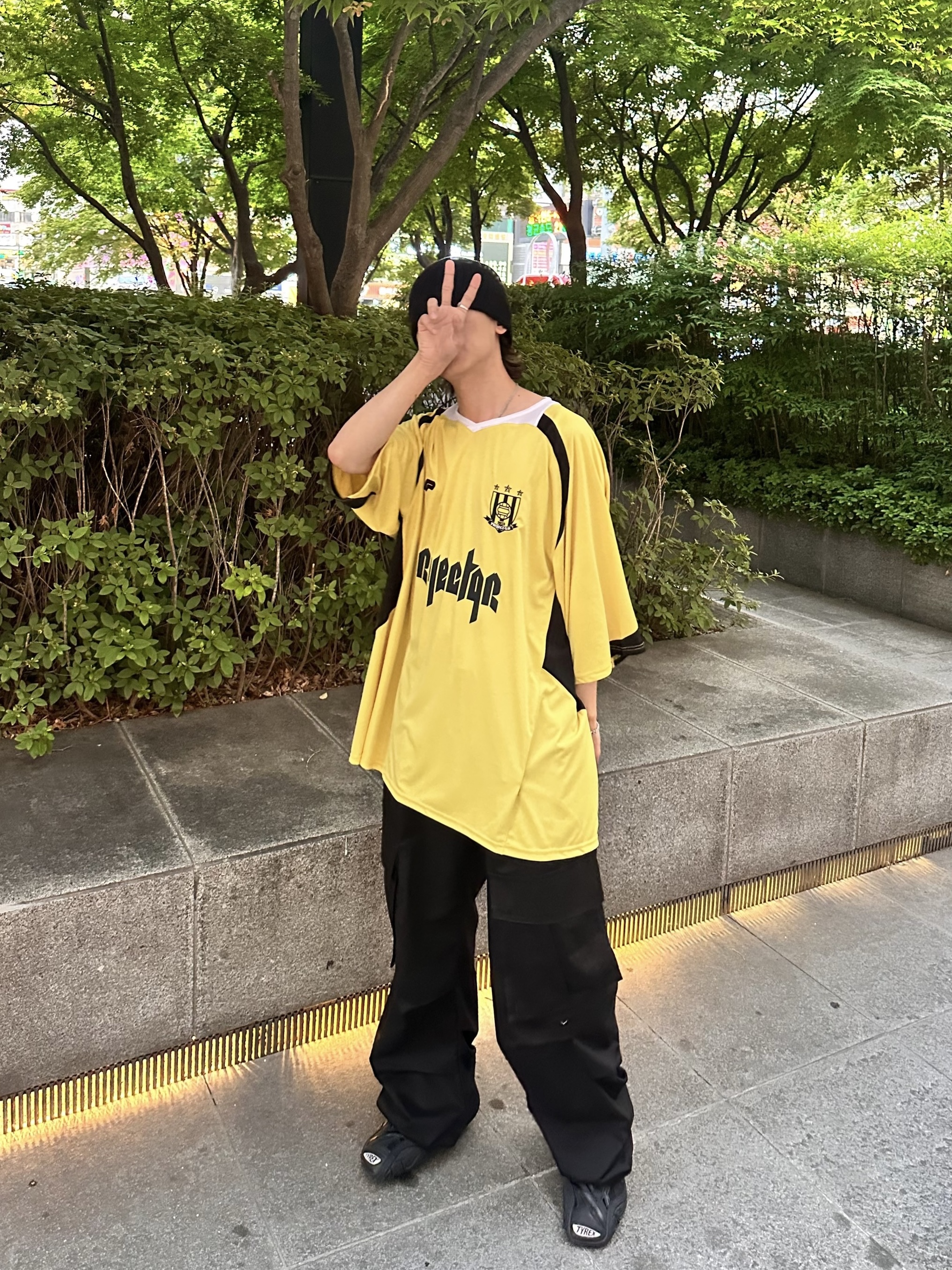 Project G/R Oversized Football Jersey Yellow, Balenciaga Tyrex Sneakers Black 착용 스타일 - 2
