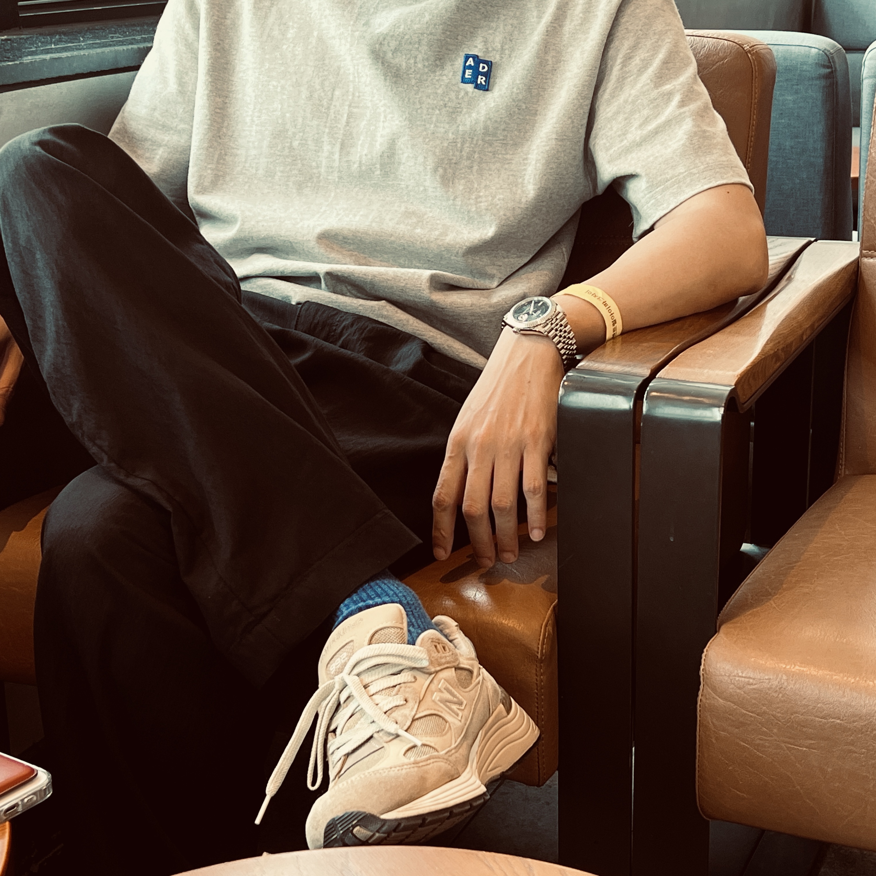 Ader Error Sig; TRS/BL Tag T-Shirt 01 Grey, New Balance 992 Made in USA Tan 착용 스타일