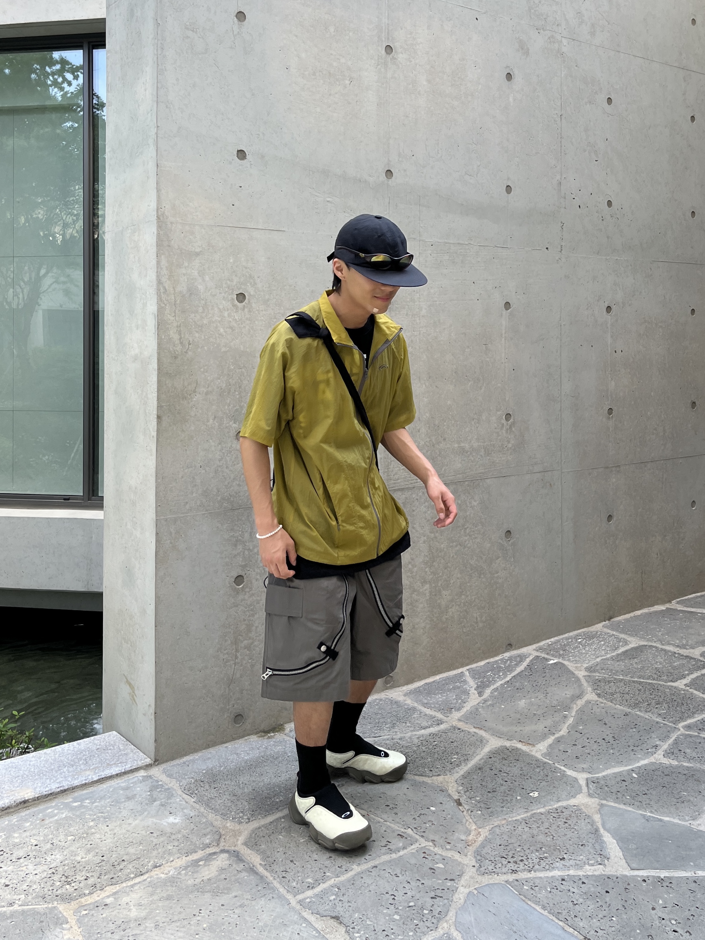 Art of Field Packable Short Sleeved Half Jacket Lime, Oakley Factory Team x Brain Dead Ostrich Flesh Ivory 착용 스타일 - 2