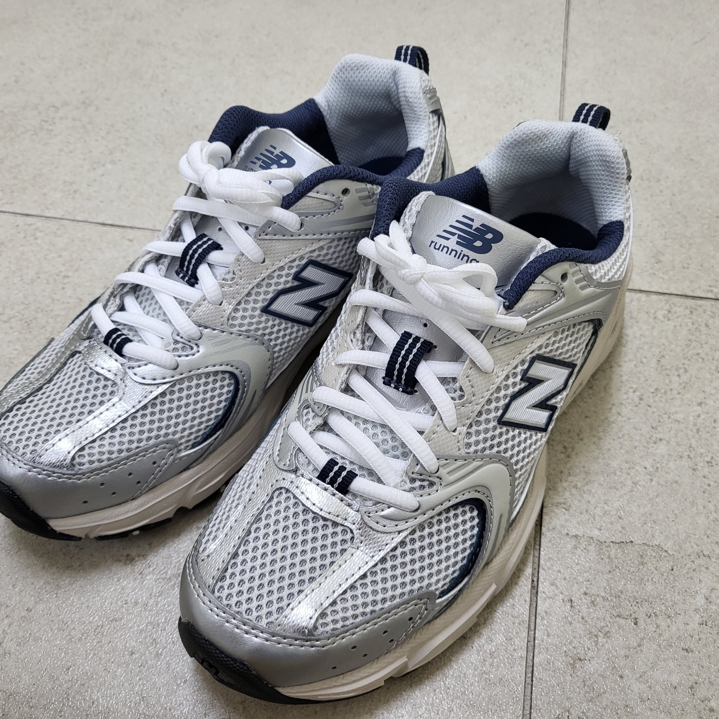 New Balance 530 Steel Grey 착용 스타일