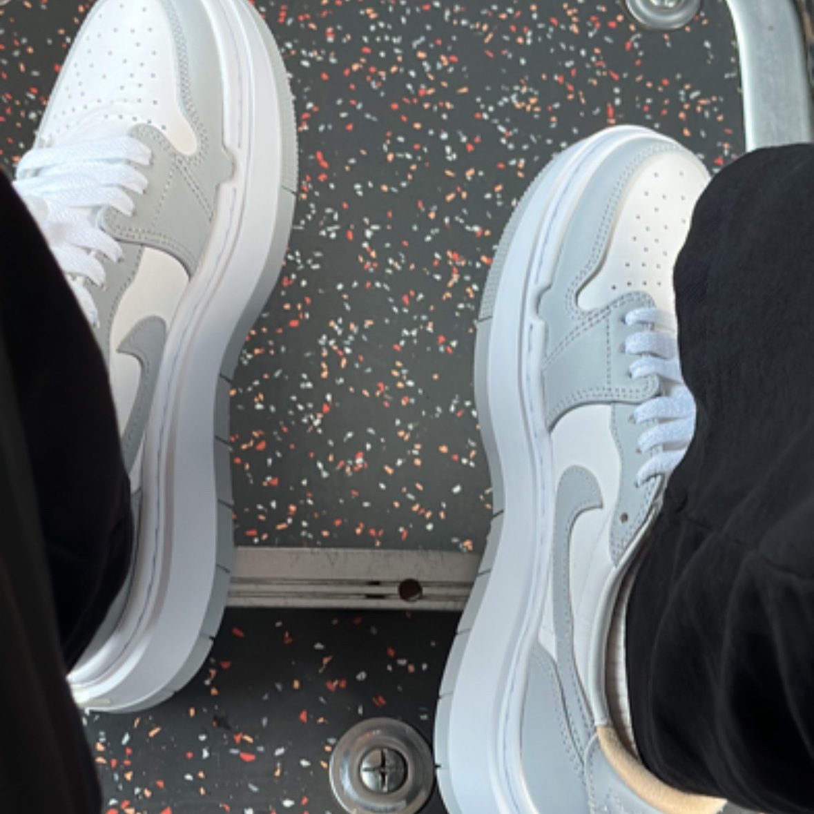 (W) Jordan 1 Elevate Low White and Wolf Grey 착용 스타일