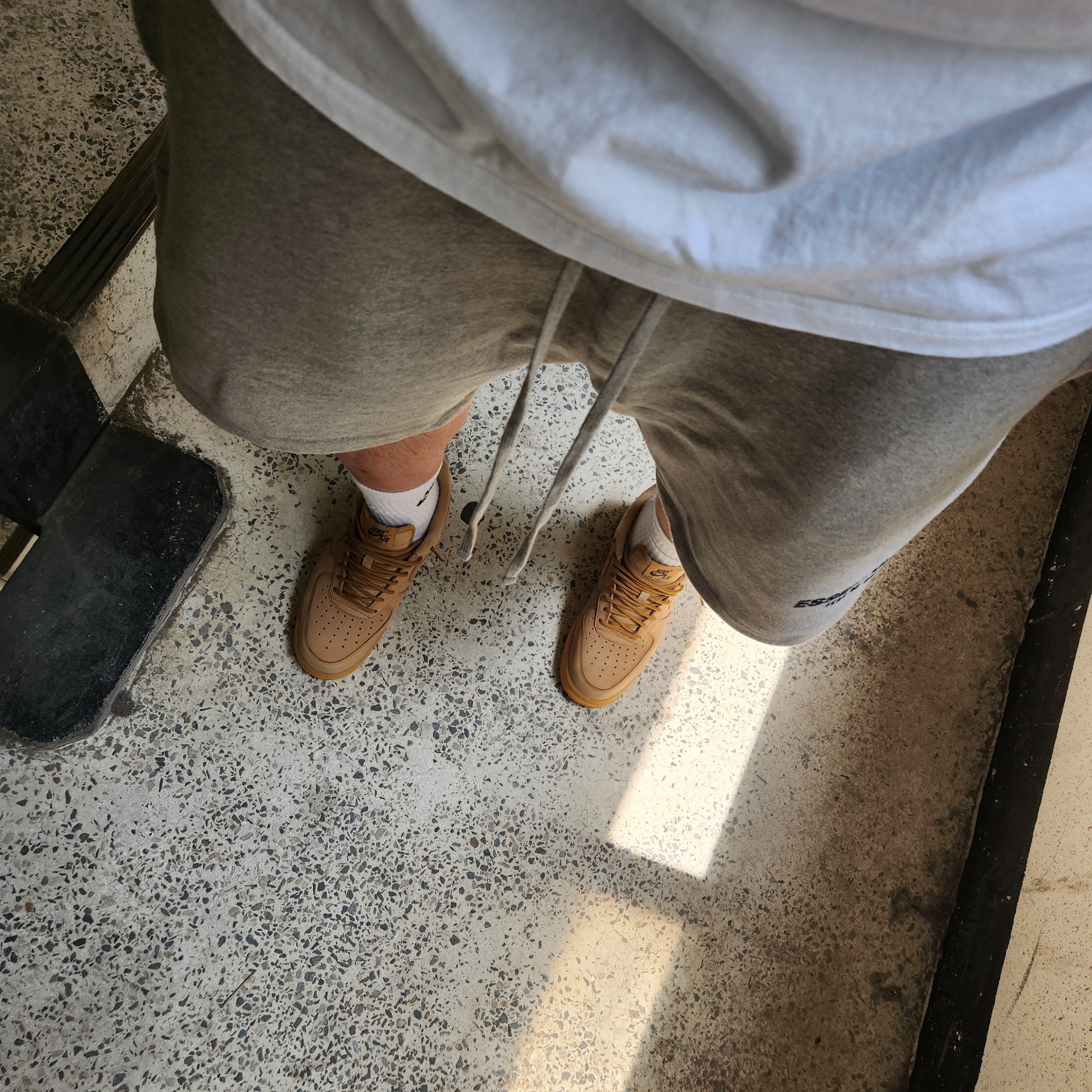 Nike Air Force 1 Low Flax 착용 스타일