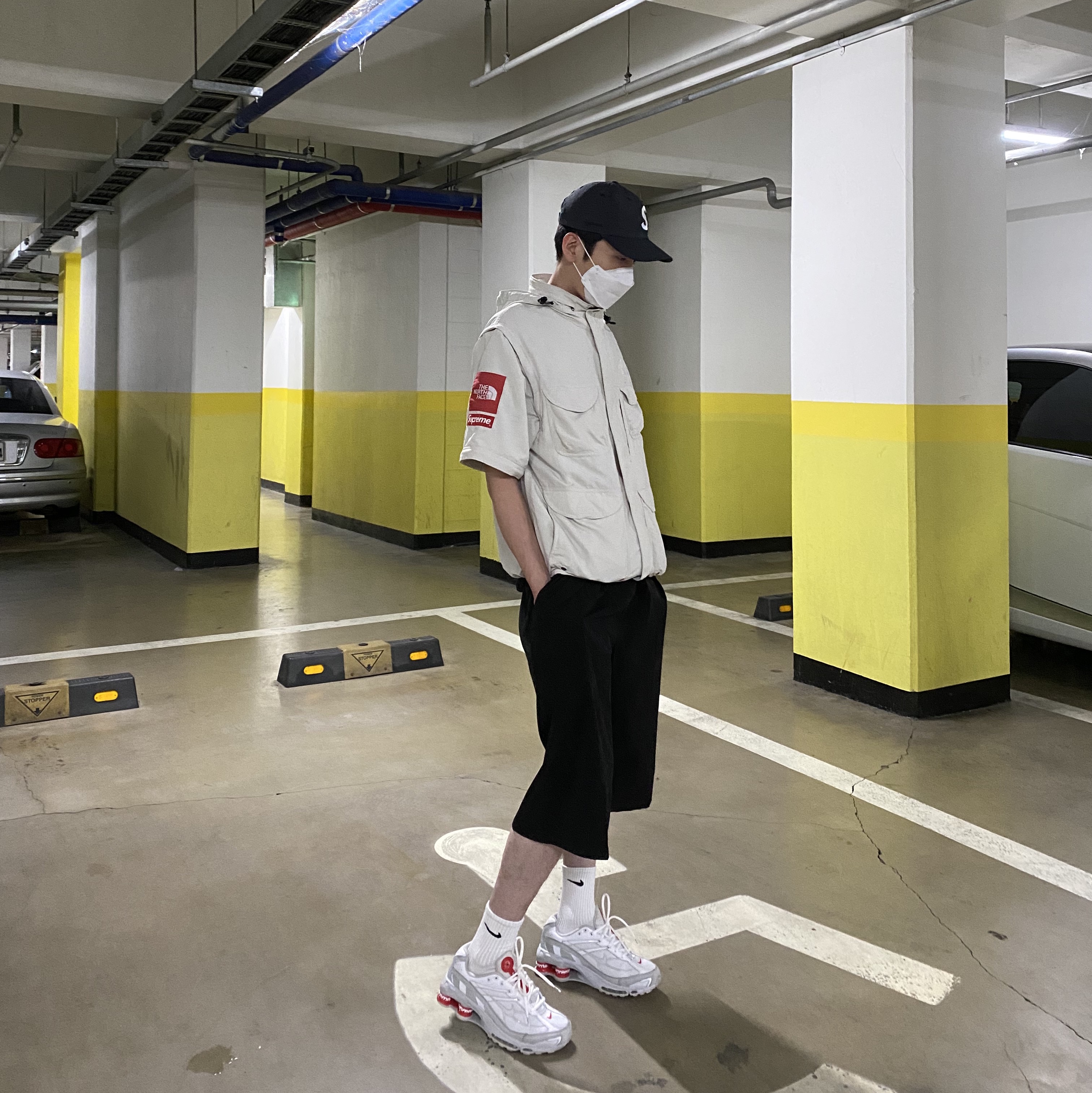 Nike x Supreme Shox Ride 2 SP White, Supreme x The North Face Trekking Convertible Jacket Stone - 22SS 착용 스타일