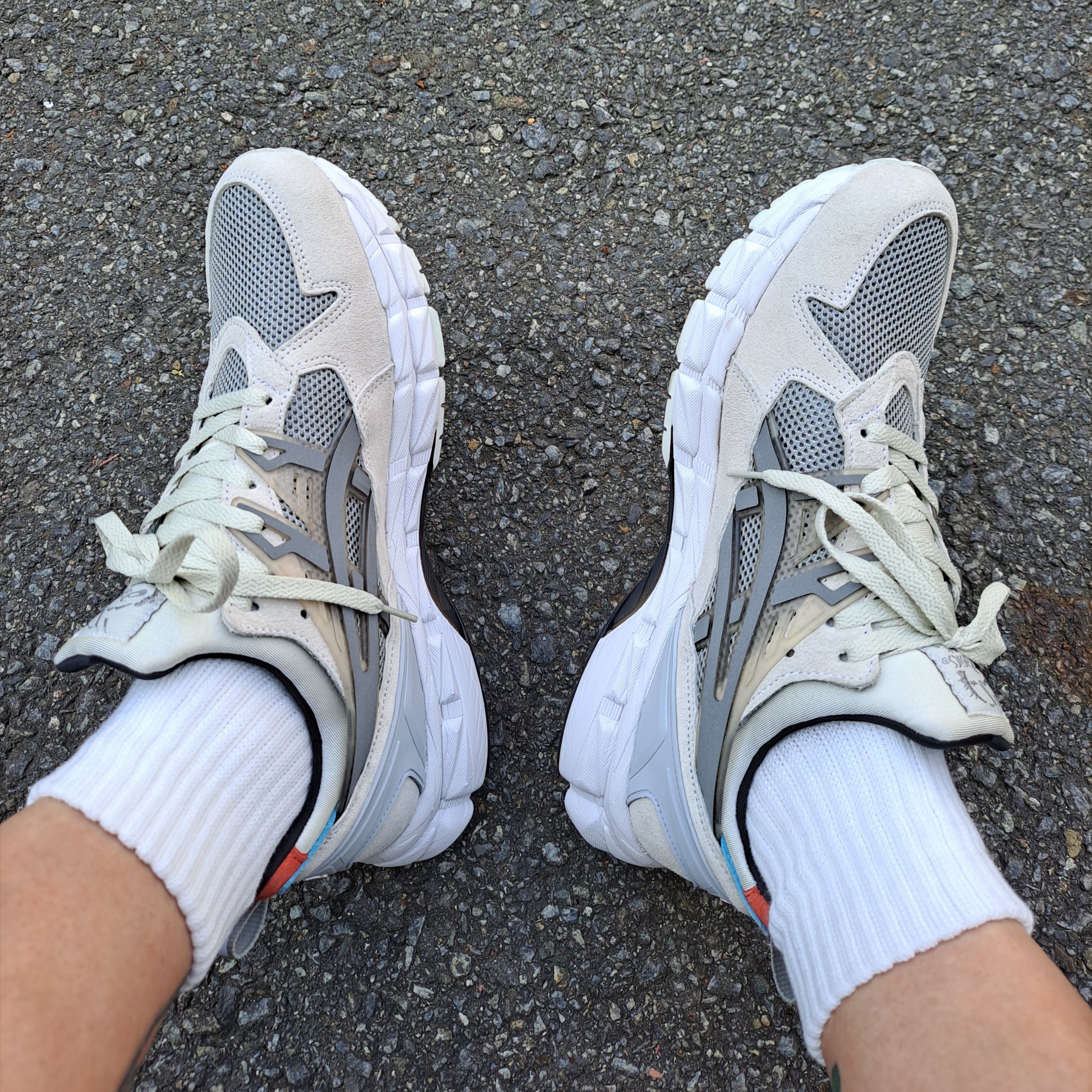Asics x Awake NY Gel-Kayano Trainer 21 Cool Grey Pure Silver 착용 스타일 - 1