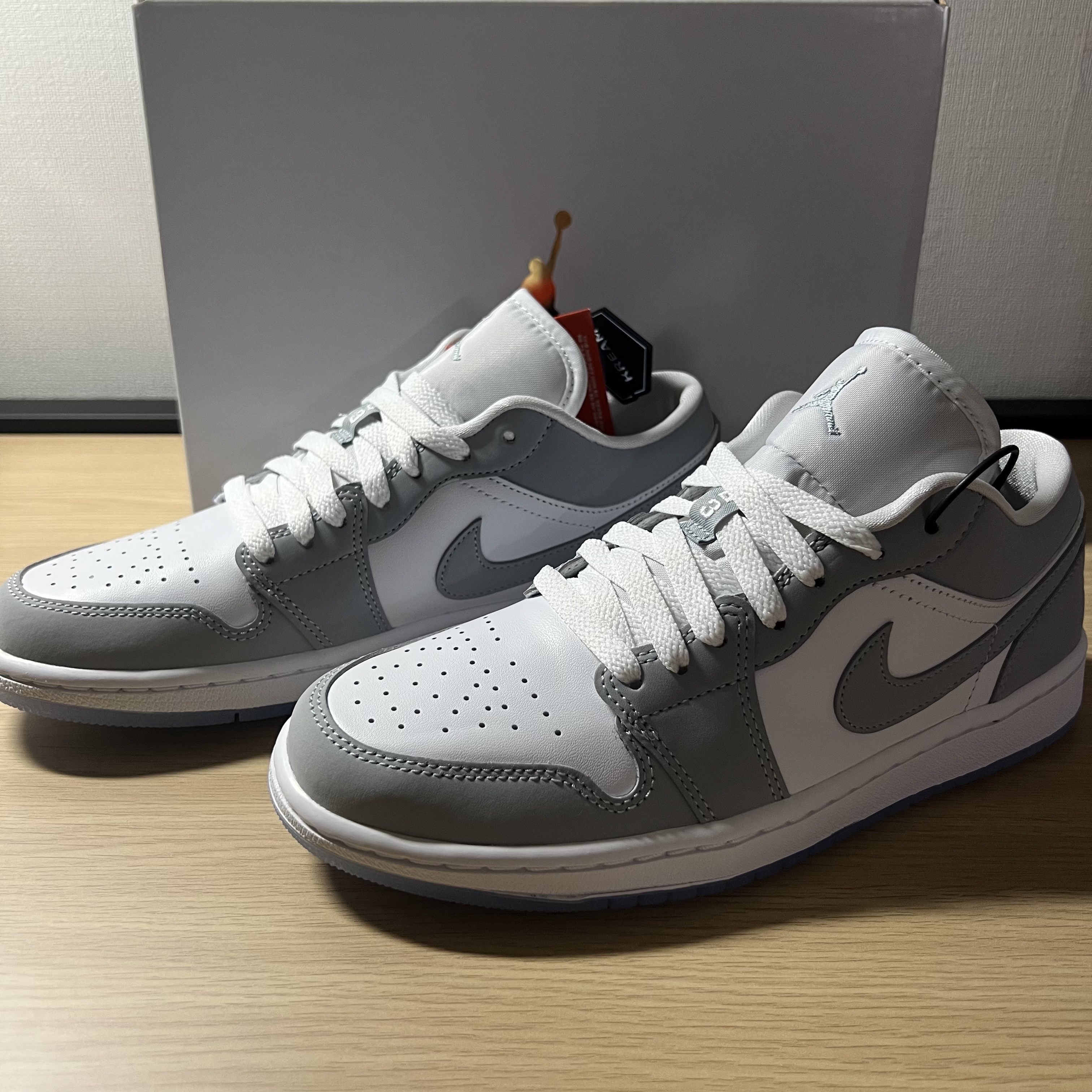 (W) Jordan 1 Low White Wolf Grey 착용 스타일 - 1
